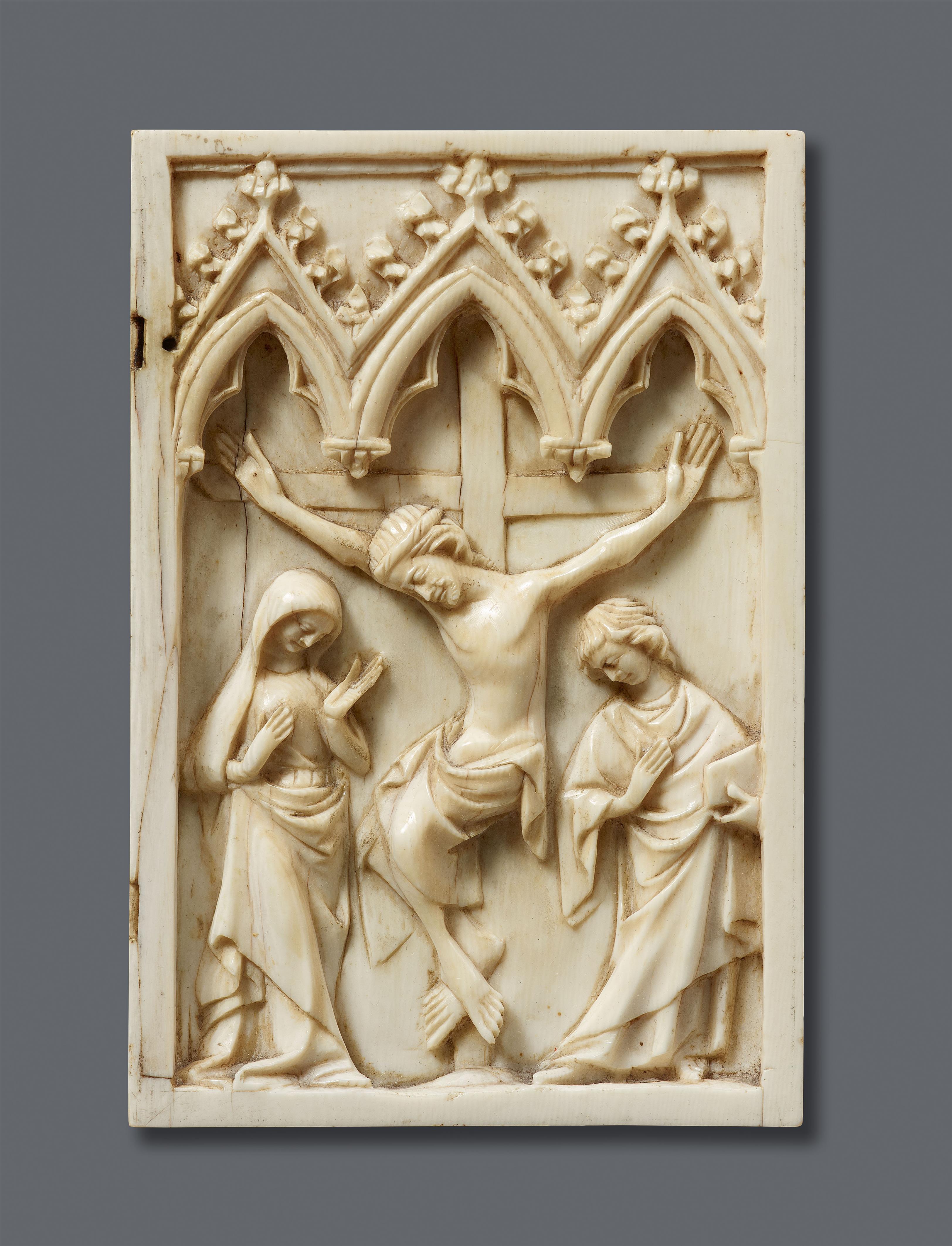 Probably West Germany second half 14th century - A carved ivory Crucifixion relief, presumably West German, second half 14th century - image-1