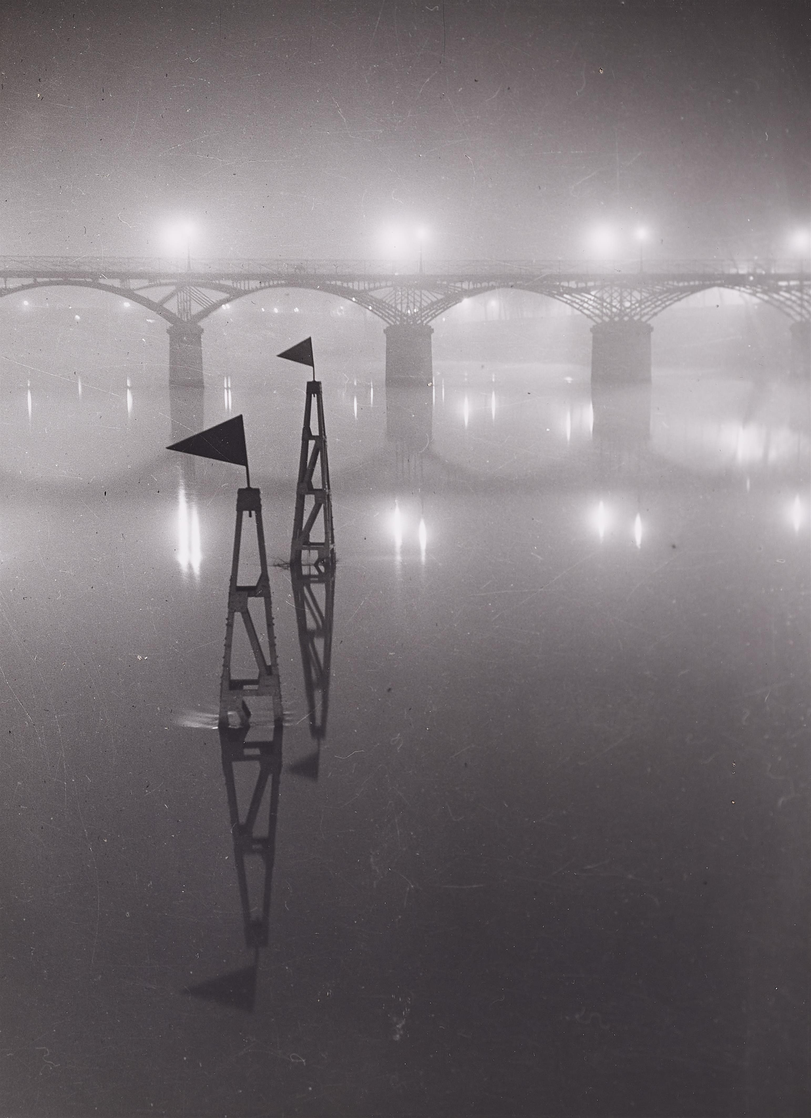 Brassaï (Gyula Halász) - Le Pont des Arts, Paris - image-1