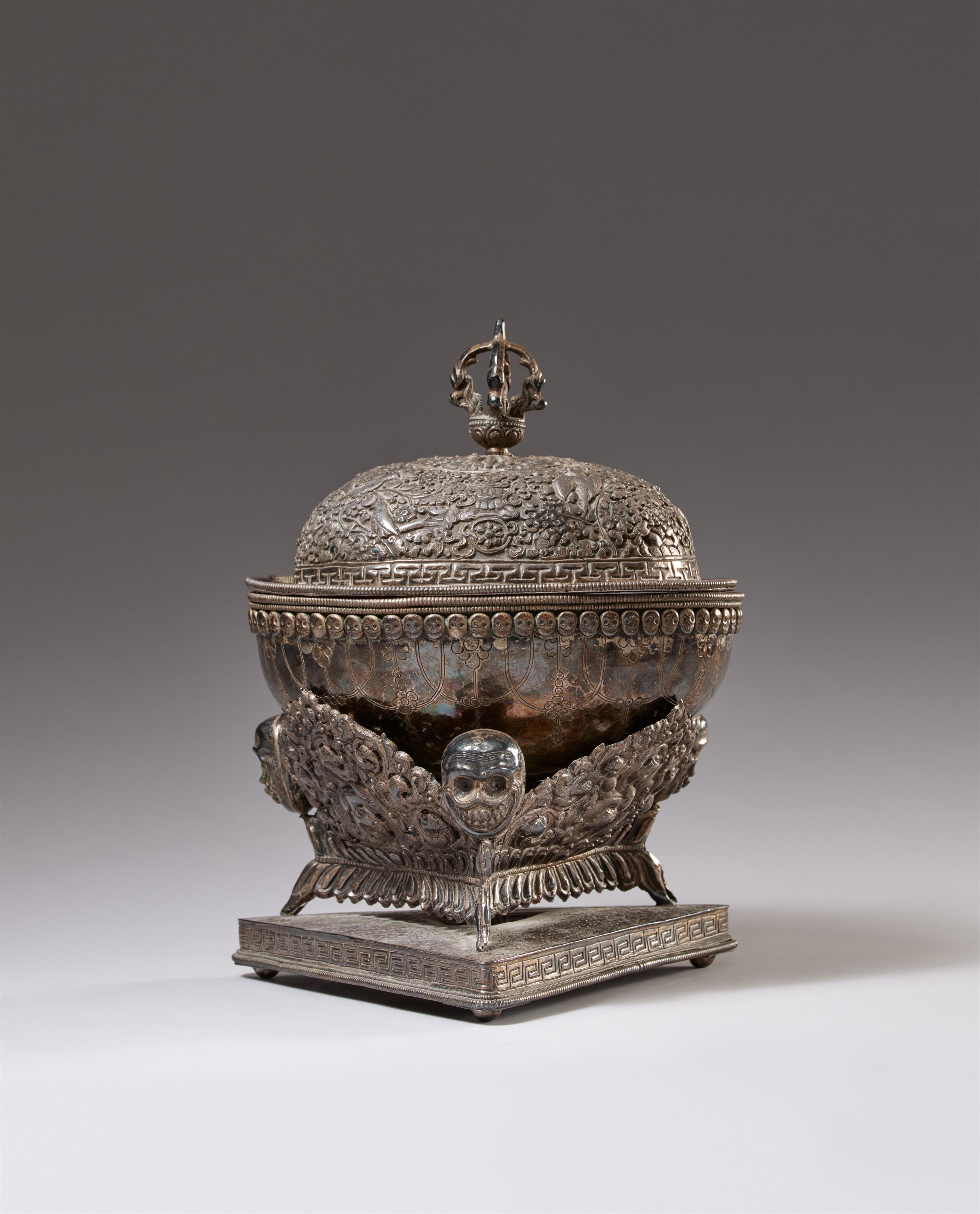 A Tibetan silver kapala. 19th century - image-2