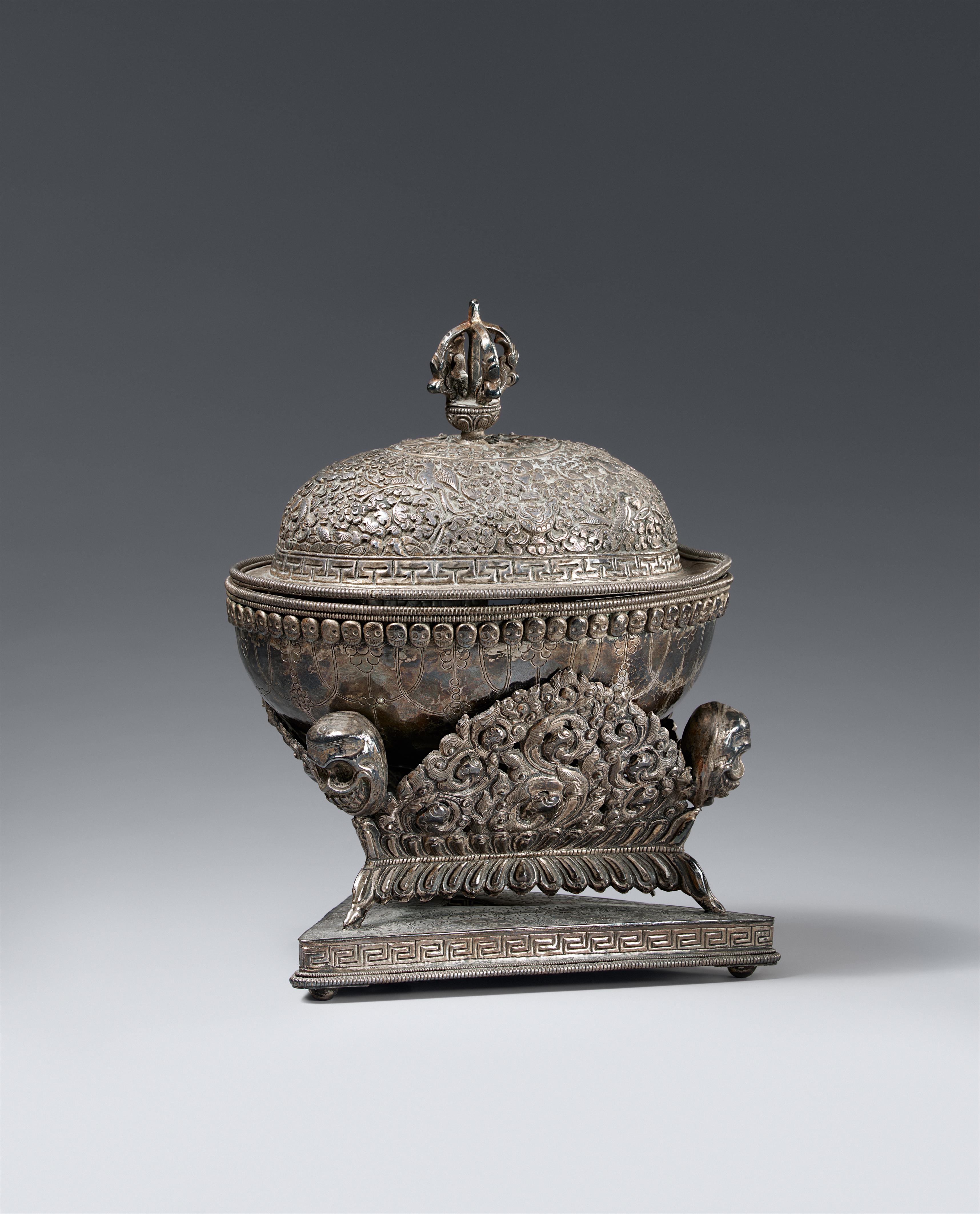A Tibetan silver kapala. 19th century - image-1