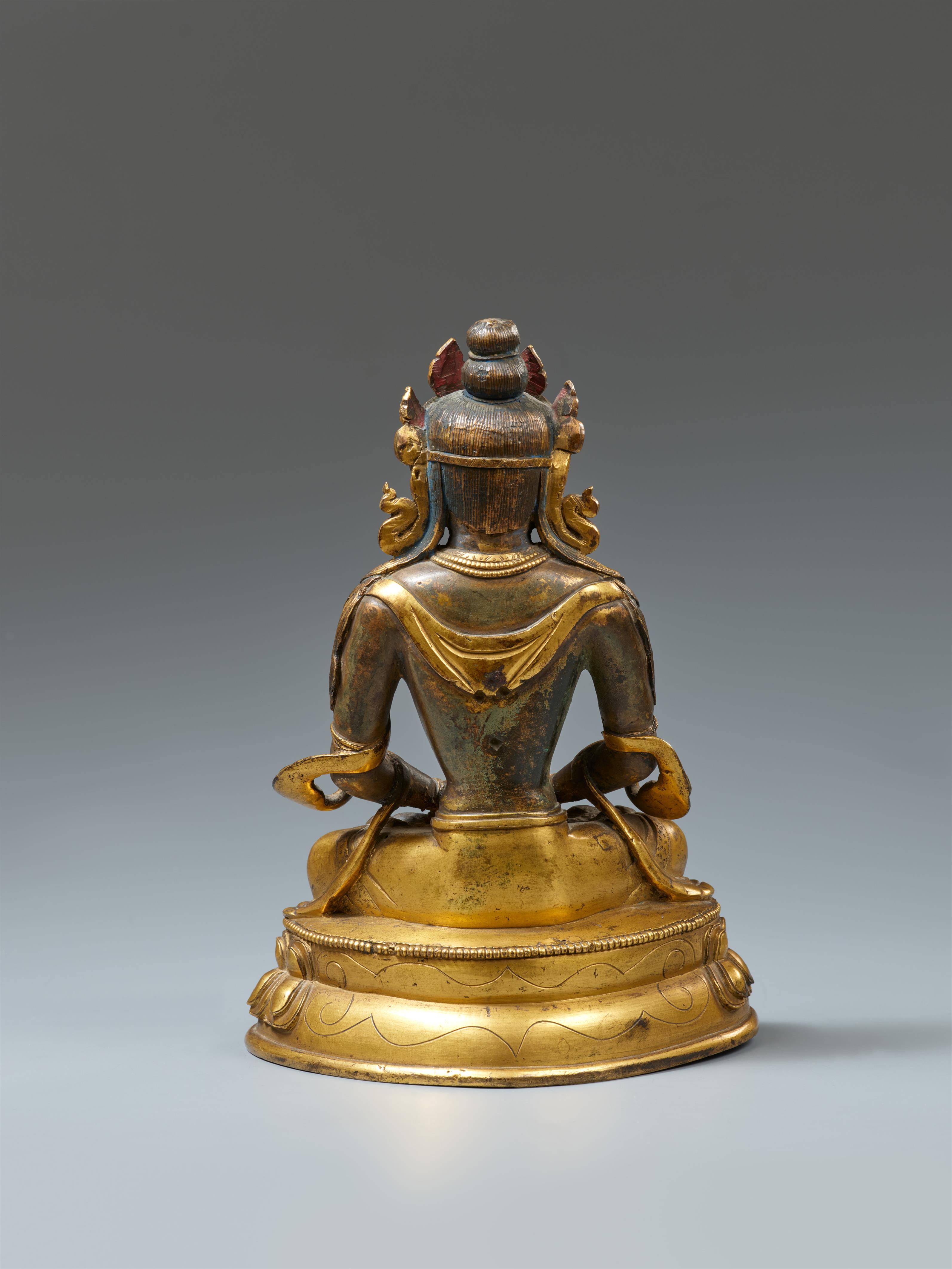 Amitayus. Bronze, vergoldet. Sino-tibetisch. 18. Jh. - image-2