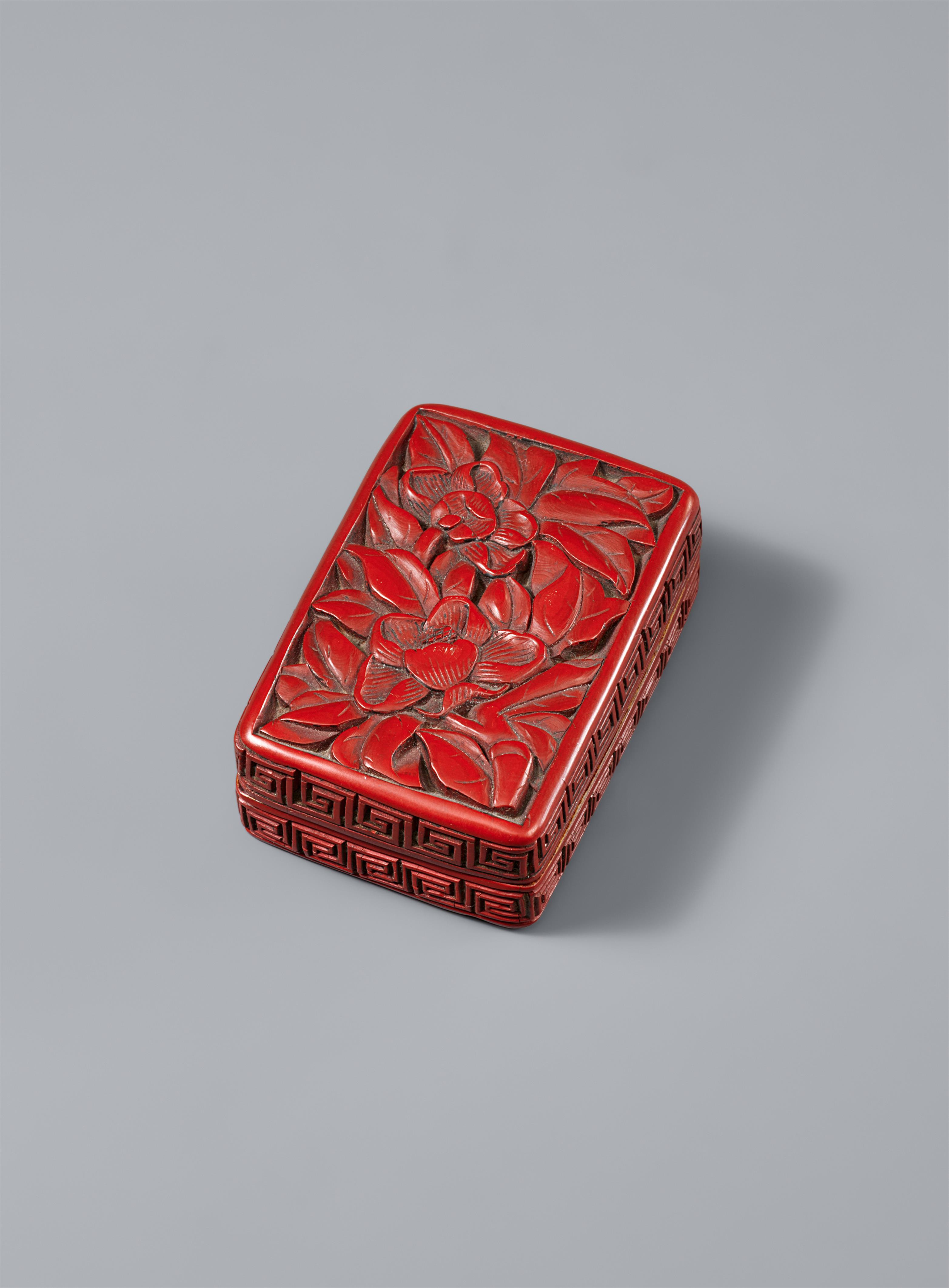 A small carved red lacquer box in Yuan syle. 19th century - image-1