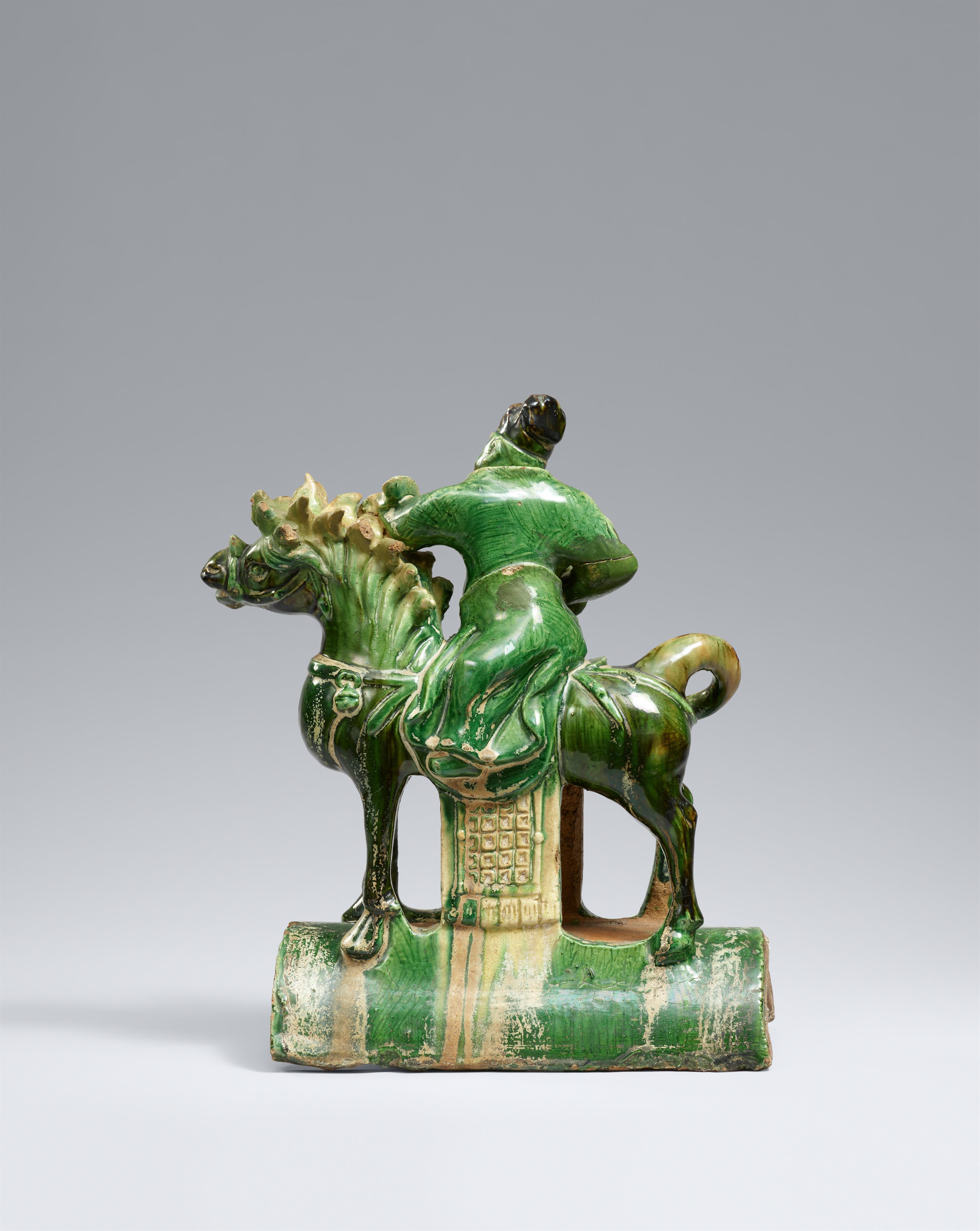 Sancai-Dachziegel in Form eines Reiters. Ming-Zeit, 16./17. Jh. - image-2