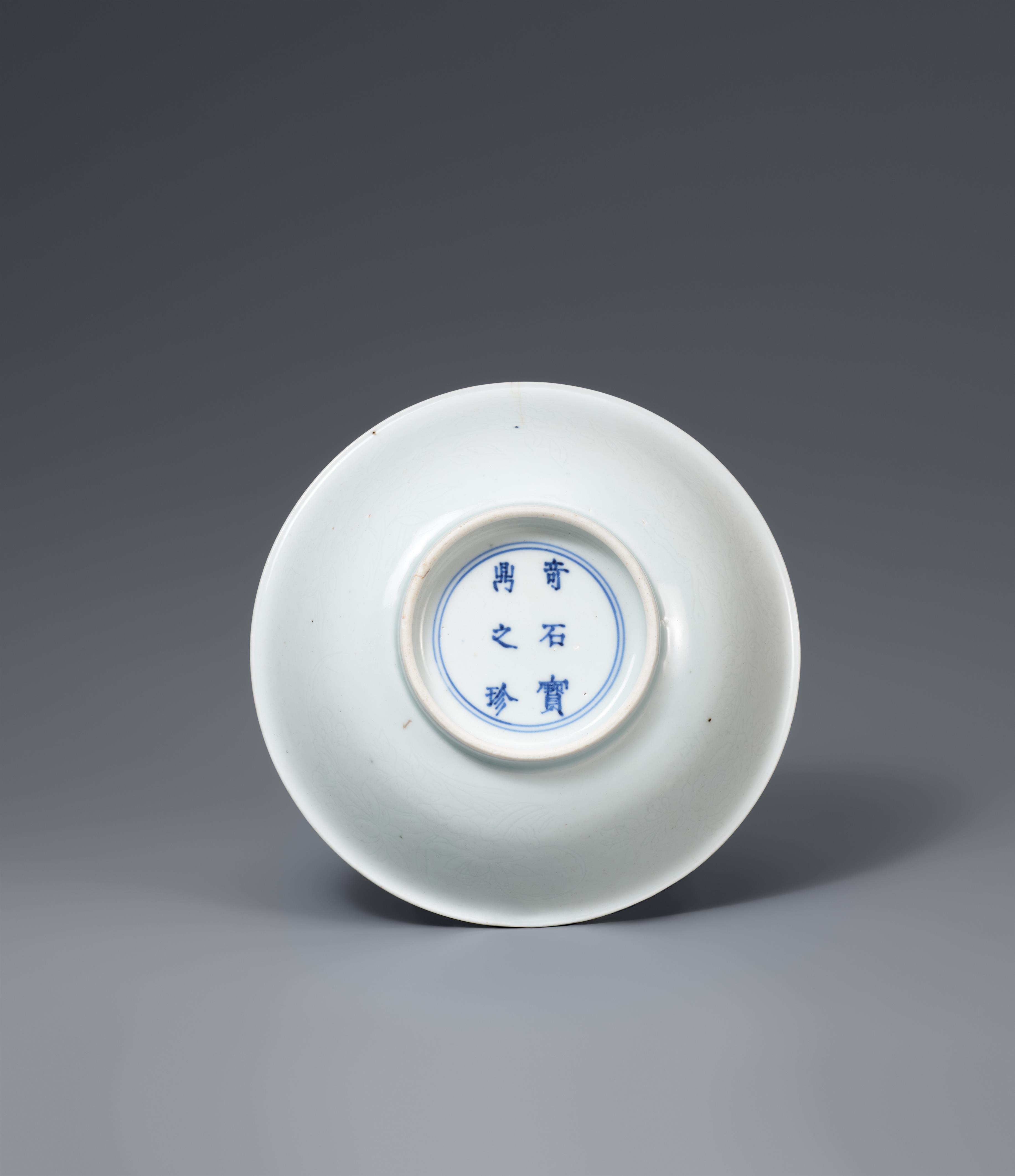 A small blue and white bowl, Shunzhi period, around 1650 - image-2