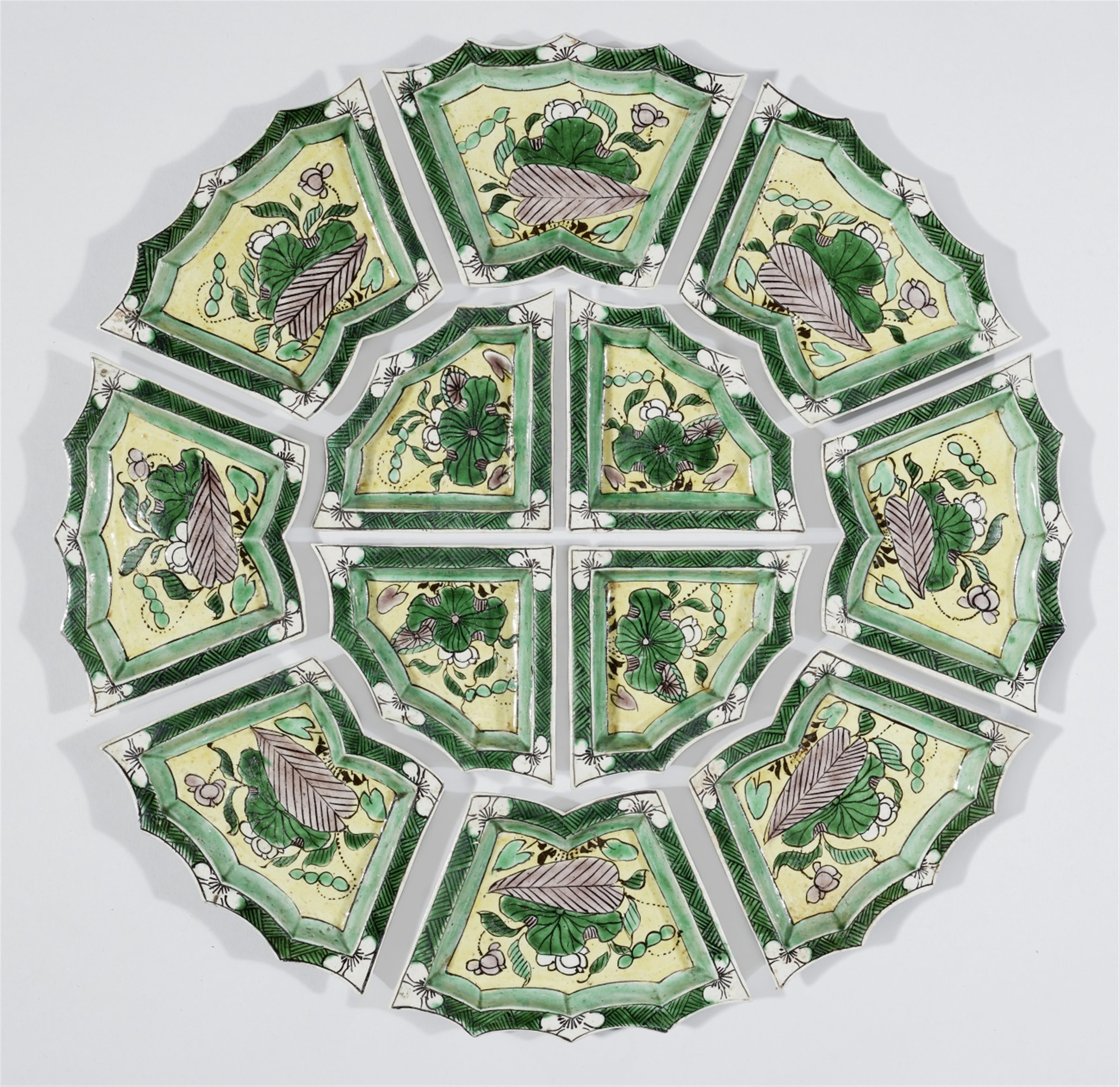 A biscuit famille verte sweetmeat set. Email sur biscuit. Kangxi period (1662-1722) - image-1