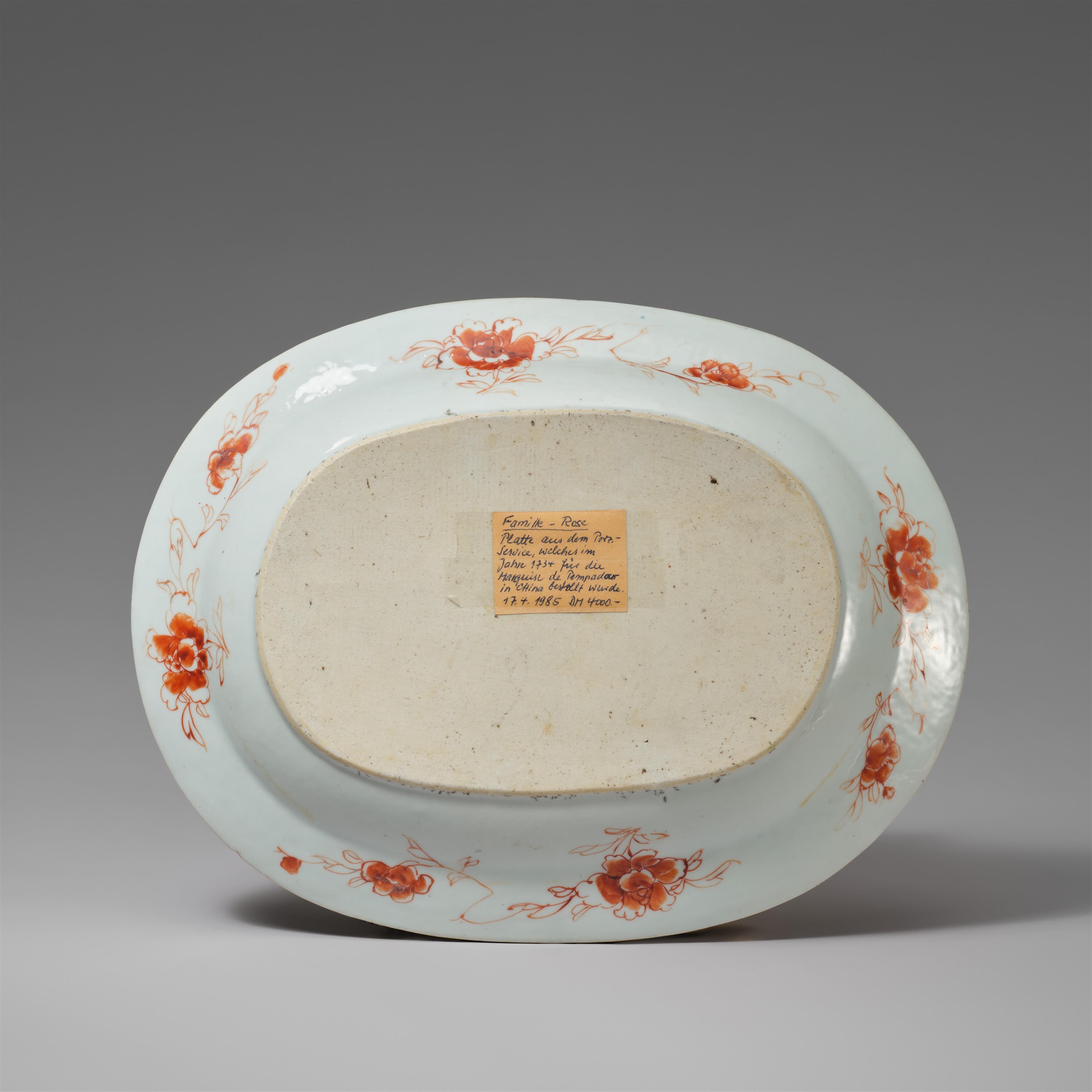 Ovale Platte aus dem 'Pompadour'-Service. Qianlong-Ära, um 1745 - image-2
