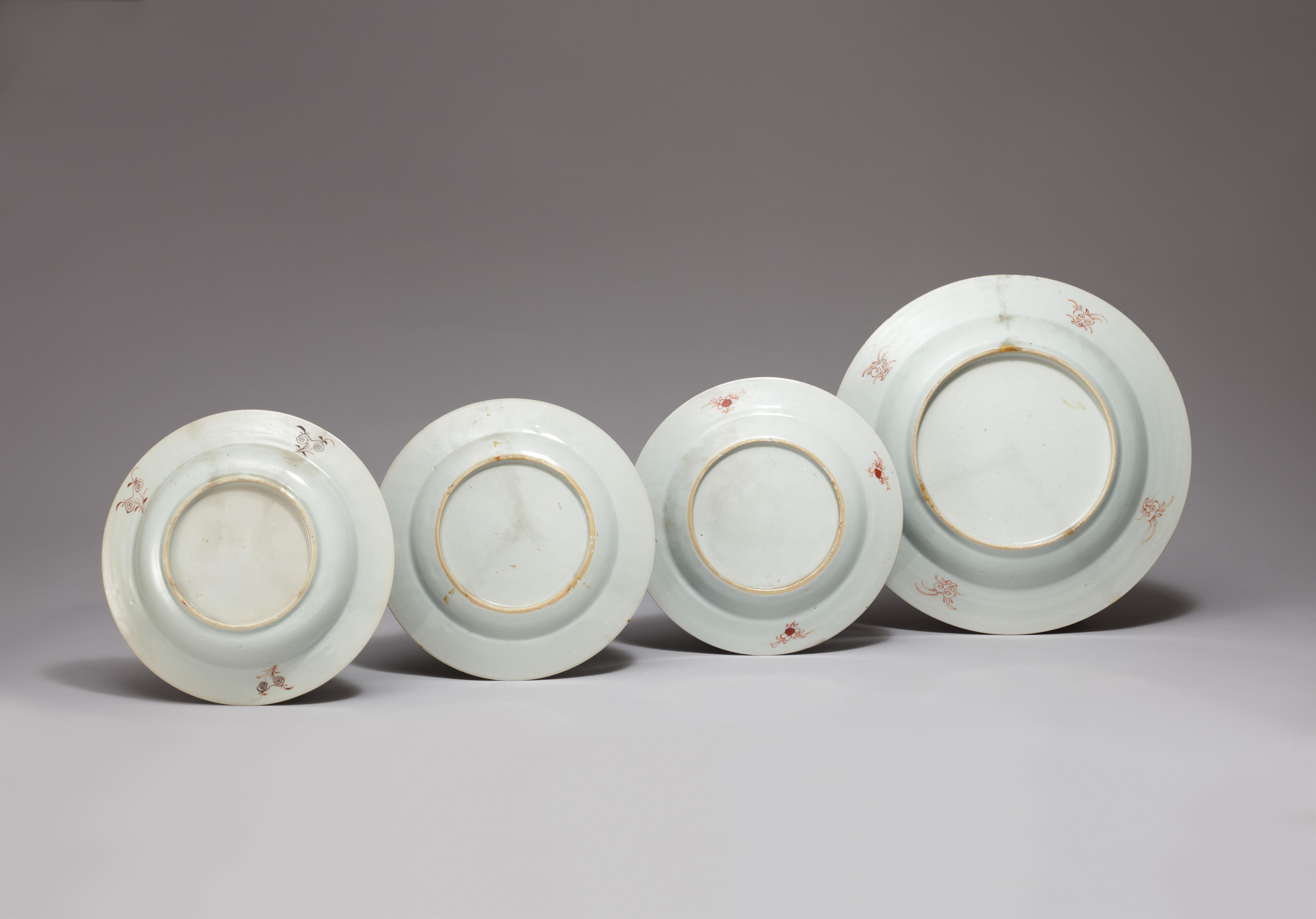 A group of four famille rose export plates. Yongzheng/Qianlong period (1723-1740) - image-2
