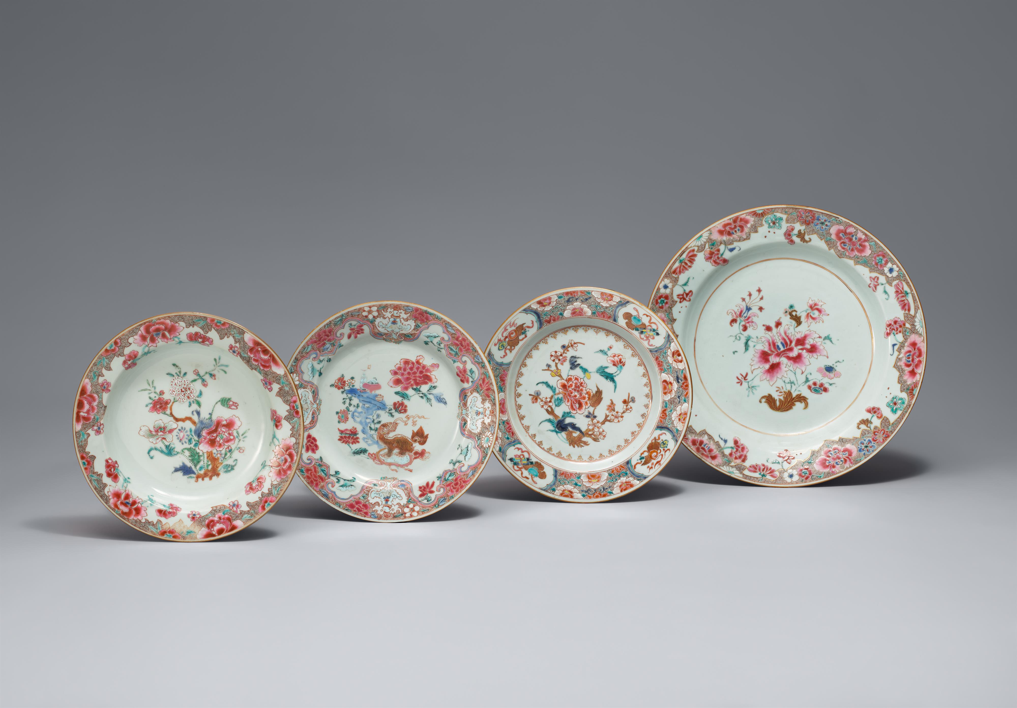 Konvolut von vier famille rose-Exporttellern. Yongzheng-/Qianlong-Ära (1723-1740) - image-1