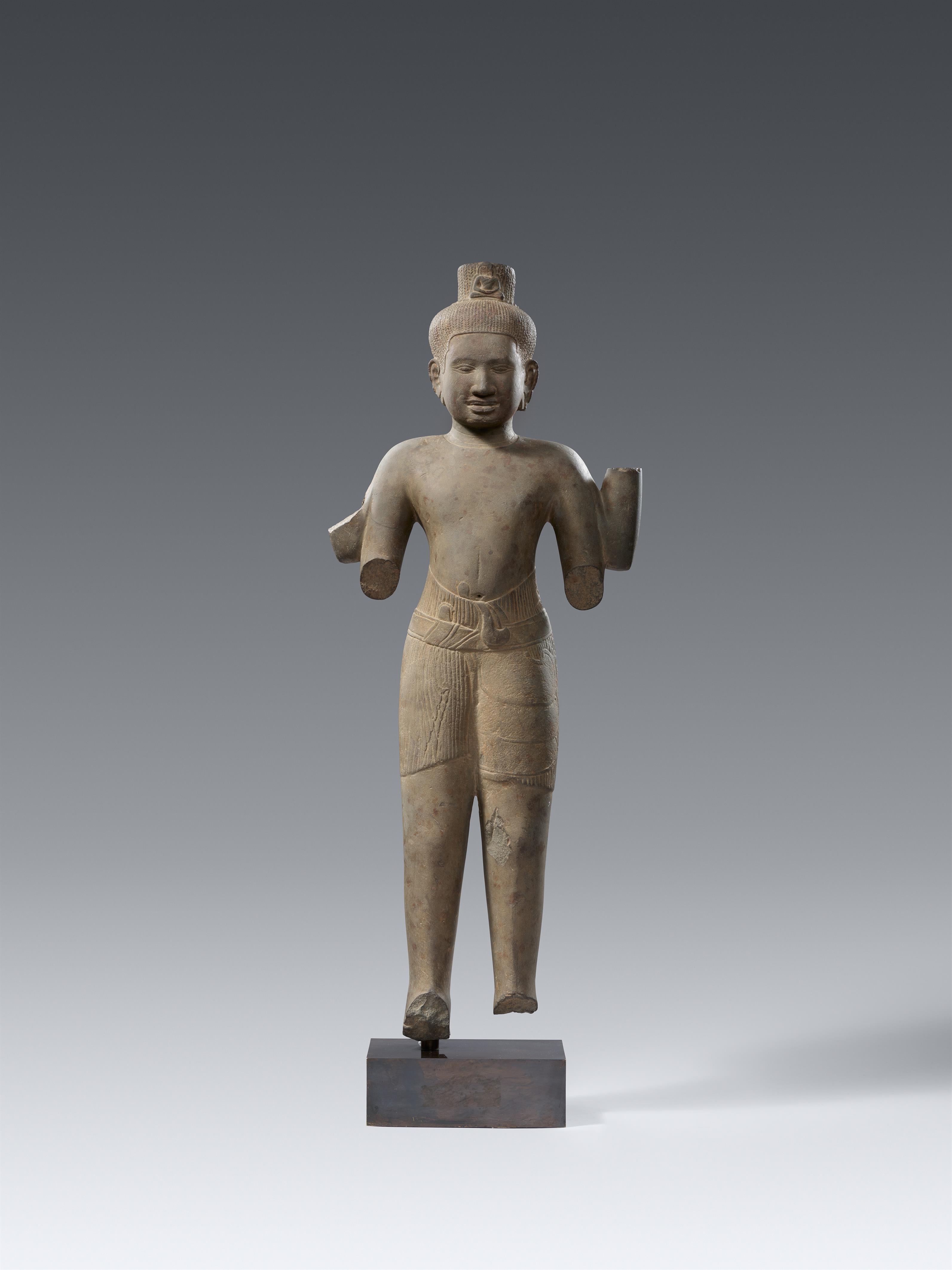 Figur des Bodhisattva Avalokiteshvara. Grauer Stein. Kambodscha. Baphuon-Stil, 2. Hälfte 11. Jh. - image-1