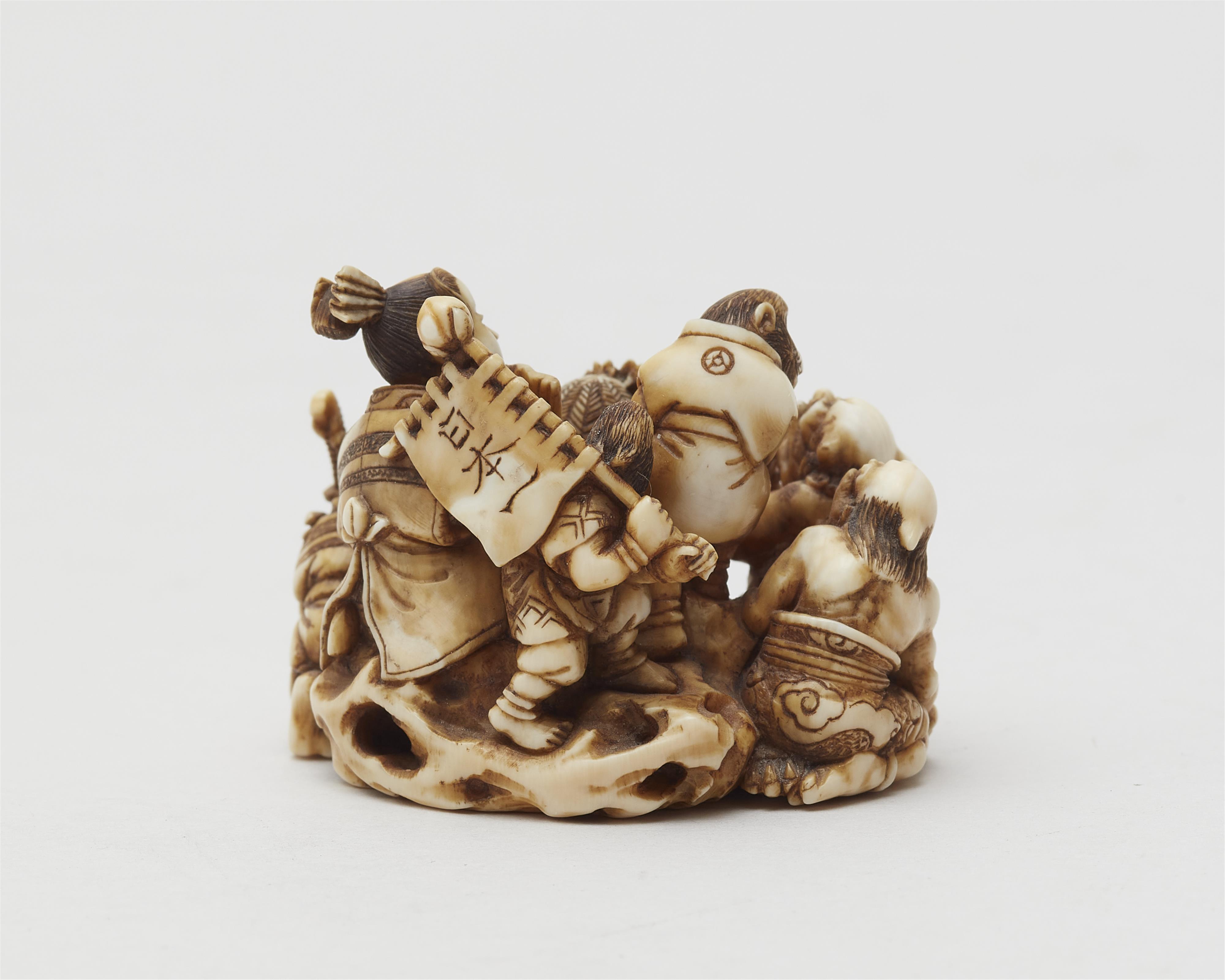 An ivory netsuke of Momotarô and his friends. Late 19th century - image-7