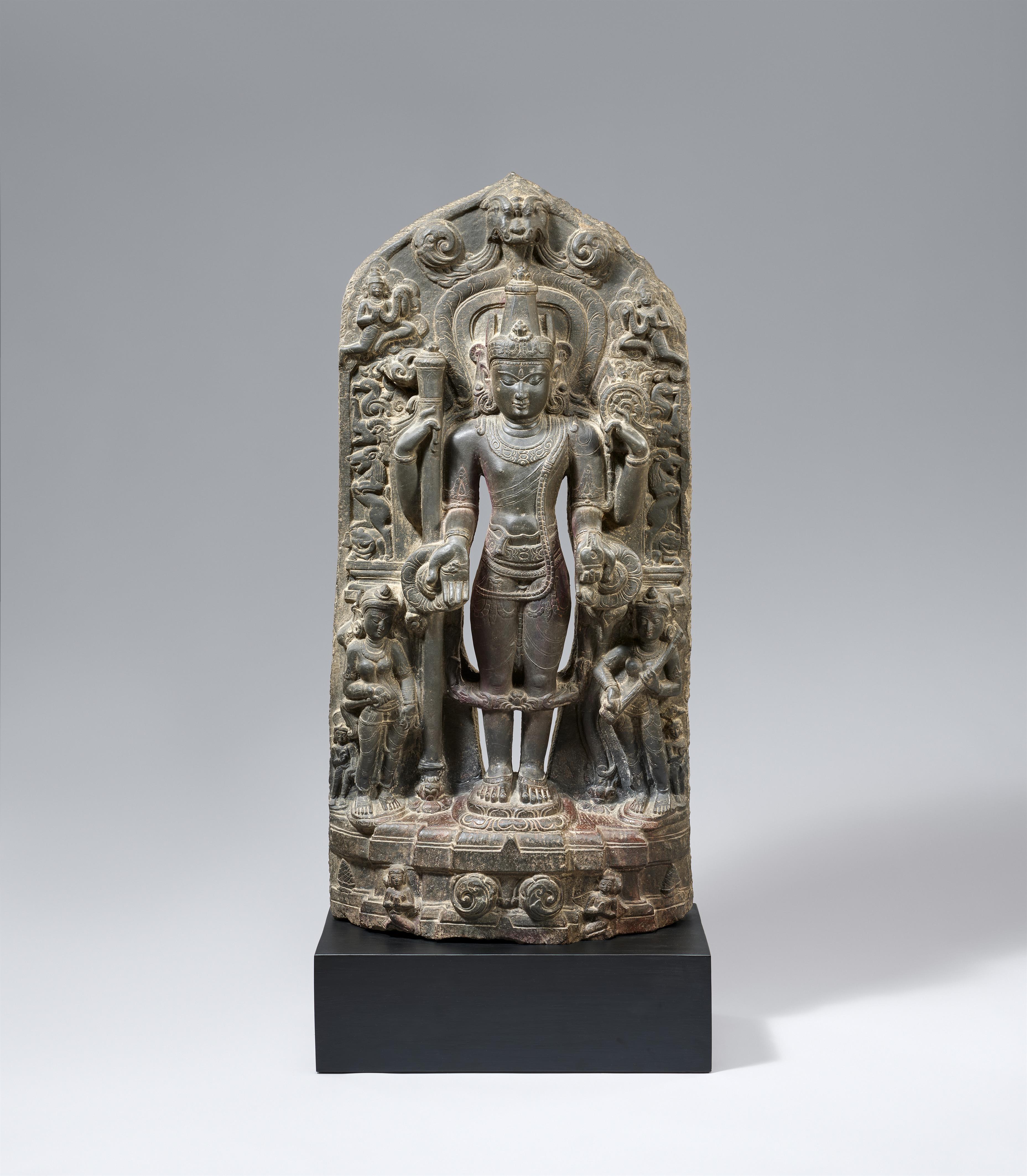 Stele des Vishnu. Schwarzer Phyllit. Nordost-Indien, Bihar. Pala-Zeit, 12. Jh. - image-1