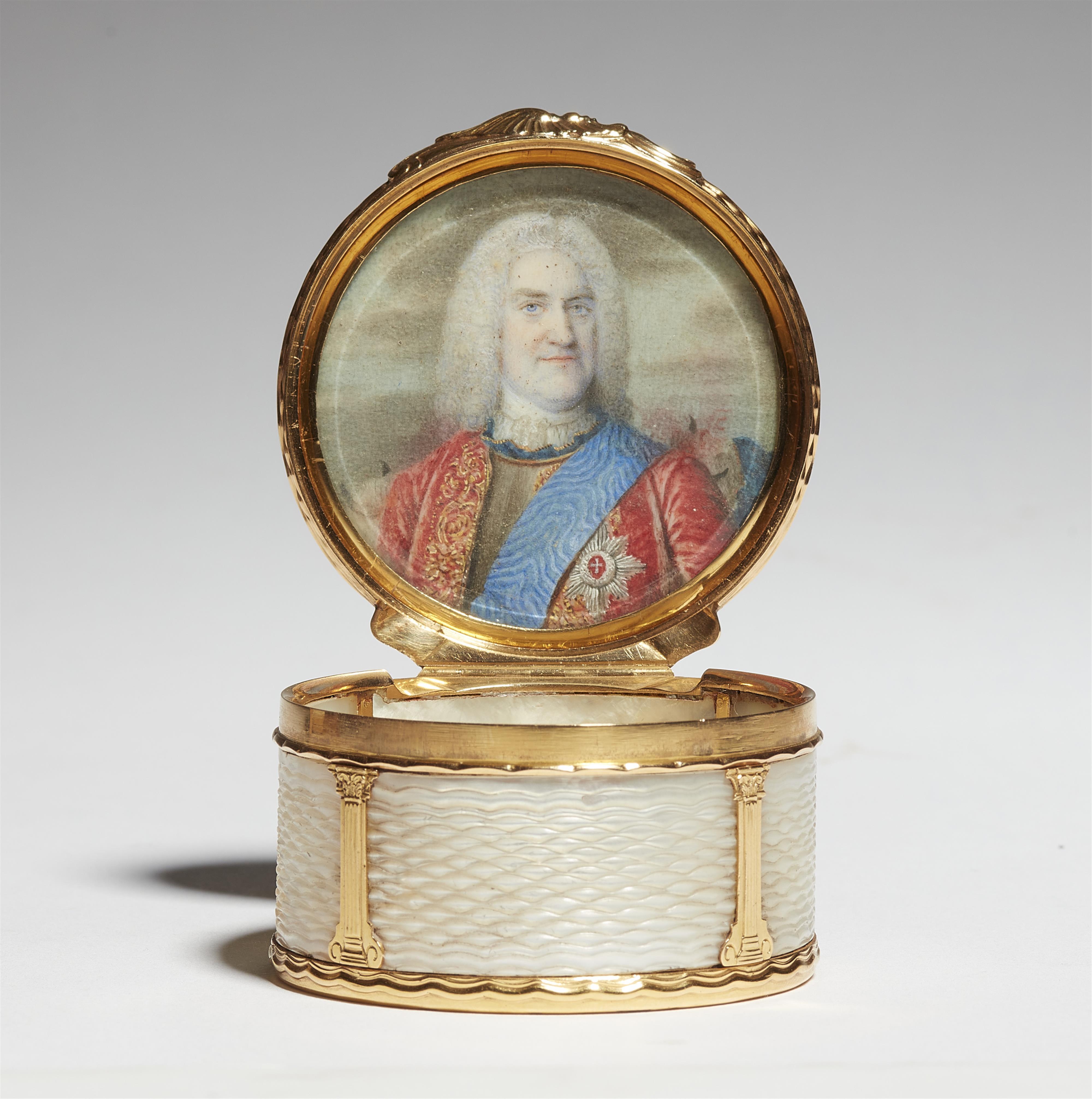 A German 18k gold and mother of pearl snuff box with portrait of Christian-Ludwig II Duke of Mecklenburg-Schwerin. - image-1