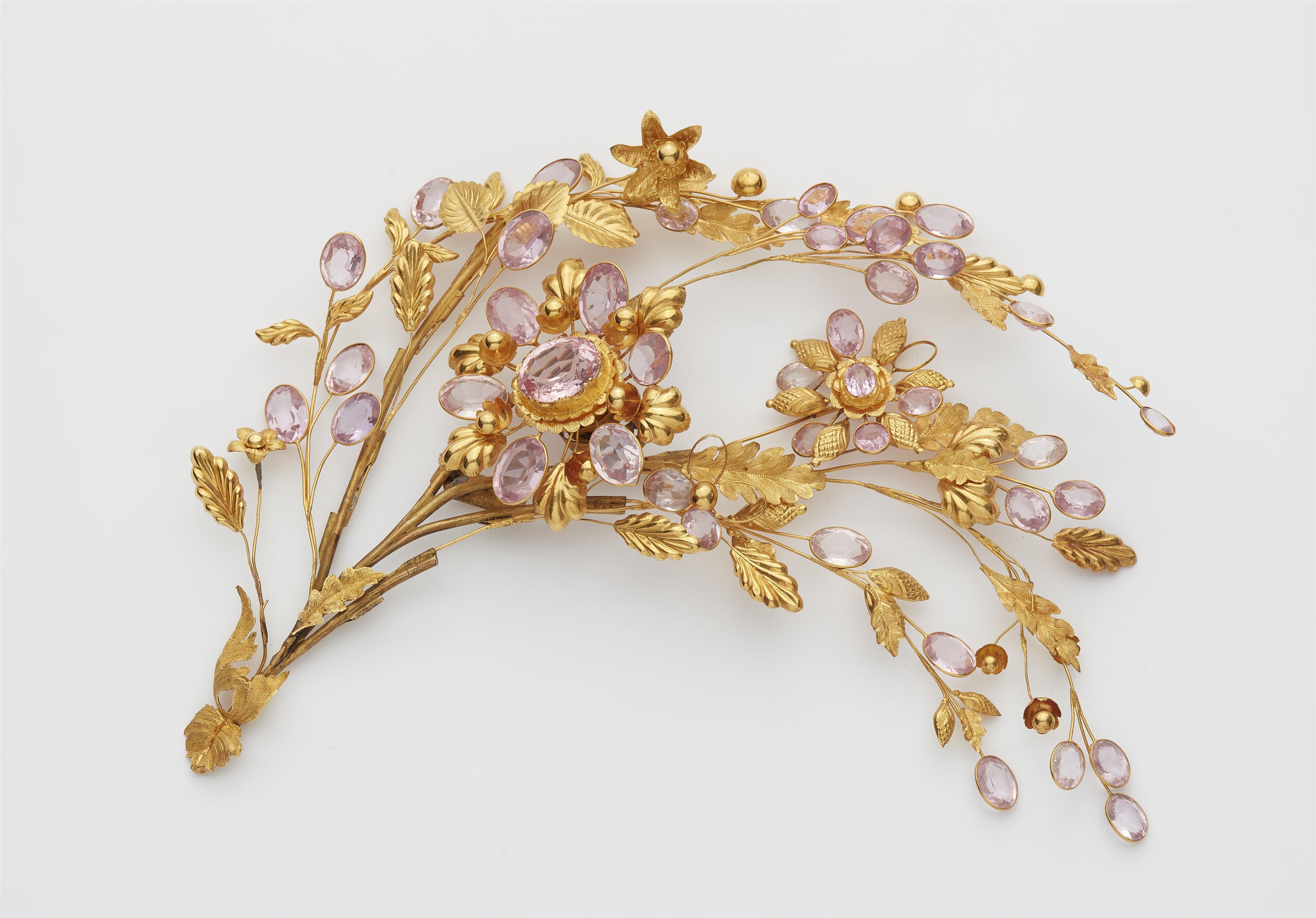 A possibly English George III 14k gold repoussé and cut pink glass jewellery suite with modifications, minor losses and repairs. - image-4