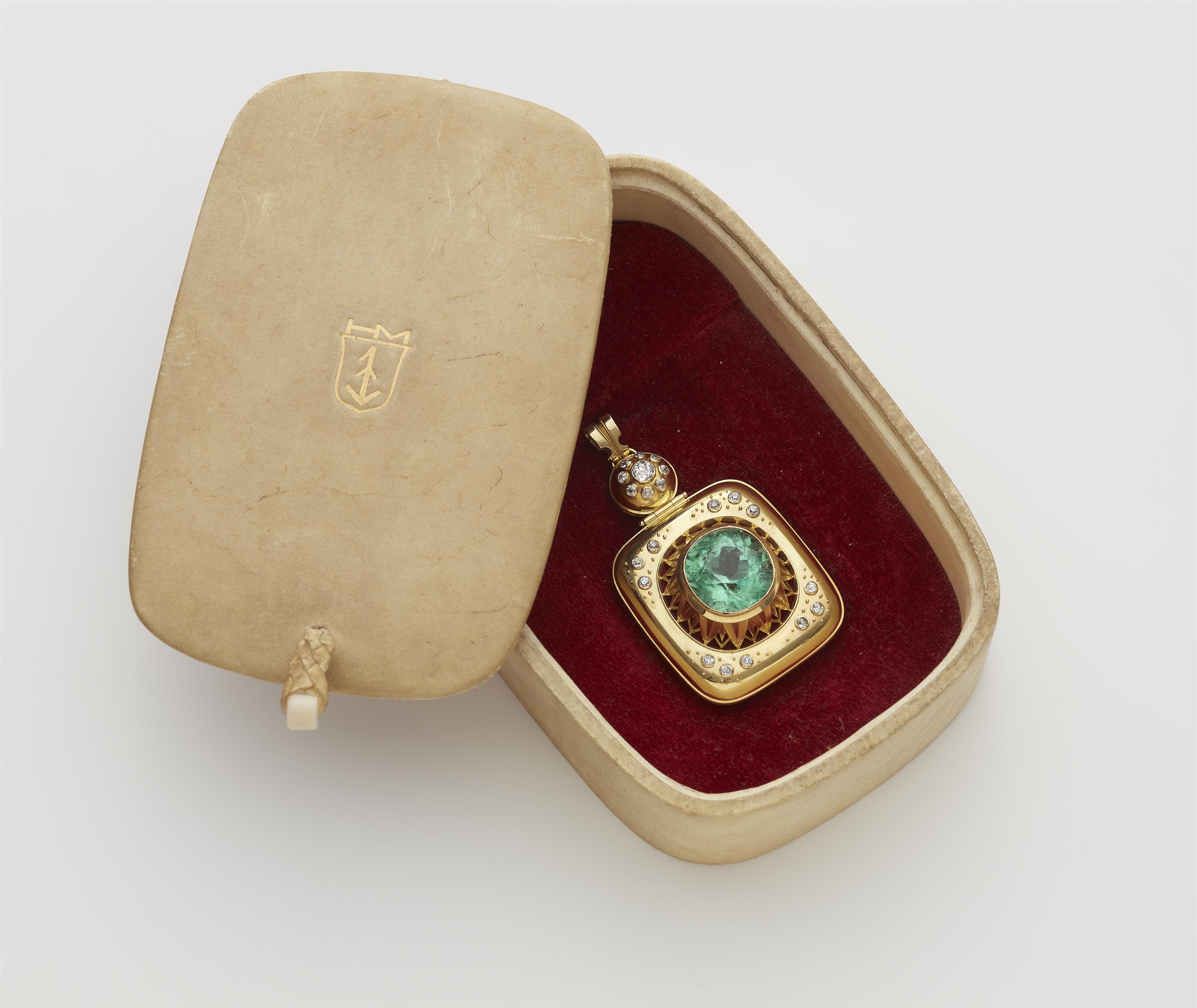 A German 18k gold diamond and light green emerald pendant and matching ring. - image-1