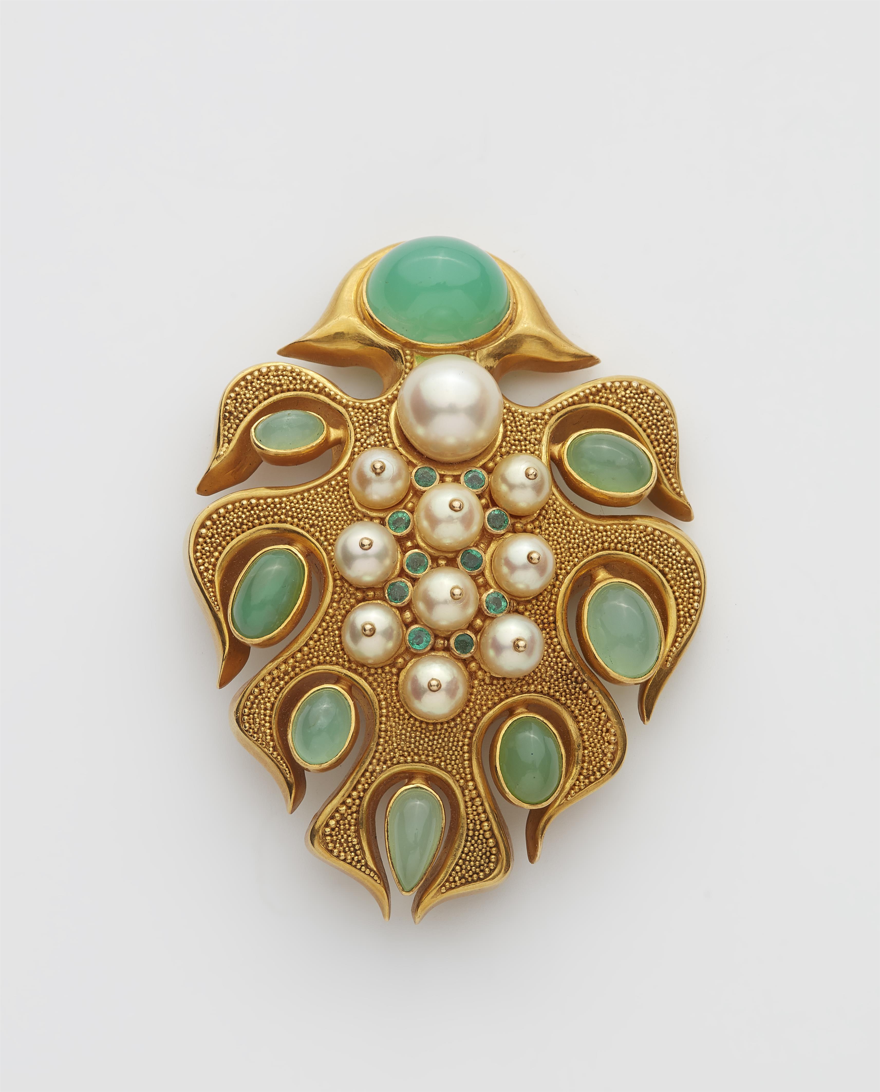 A German 18k gold granulation chrysoprase cultured pearl and emerald brooch. - image-1