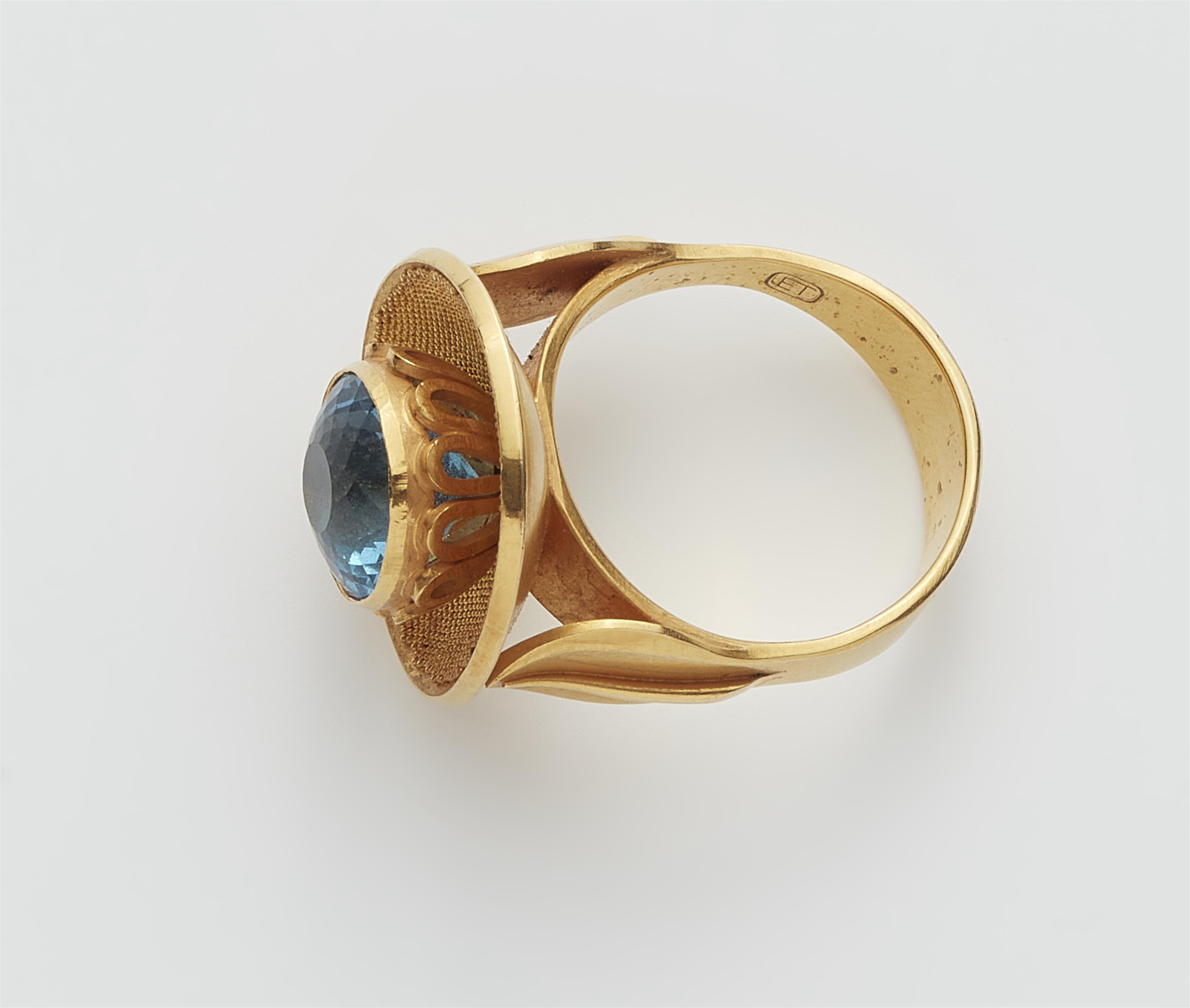 Ring mit Granulation und blauem Topas - image-2