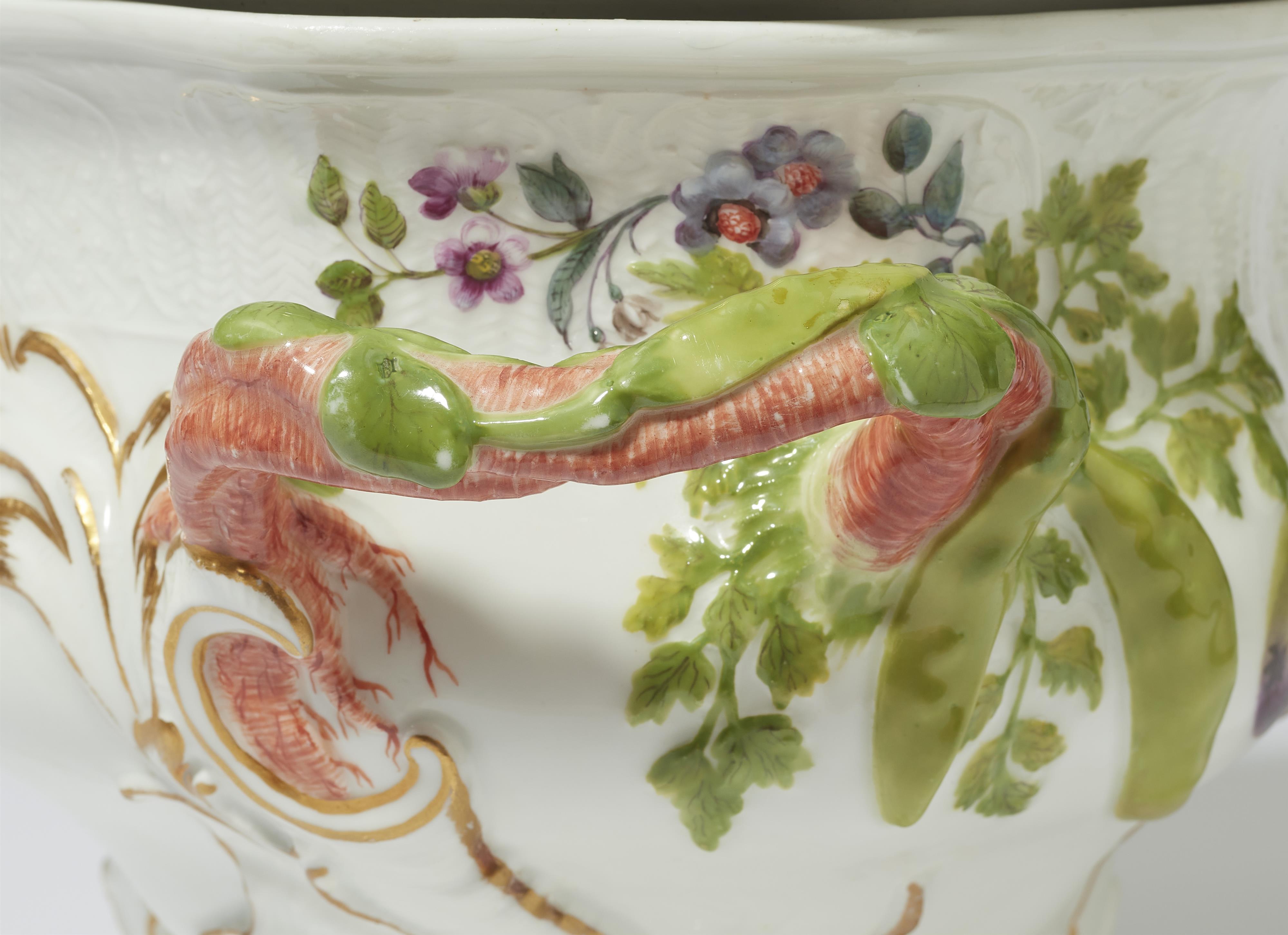 An oval Meissen porcelain tureen with vegetable motifs from the dinner service for Count Heinrich Brühl - image-3