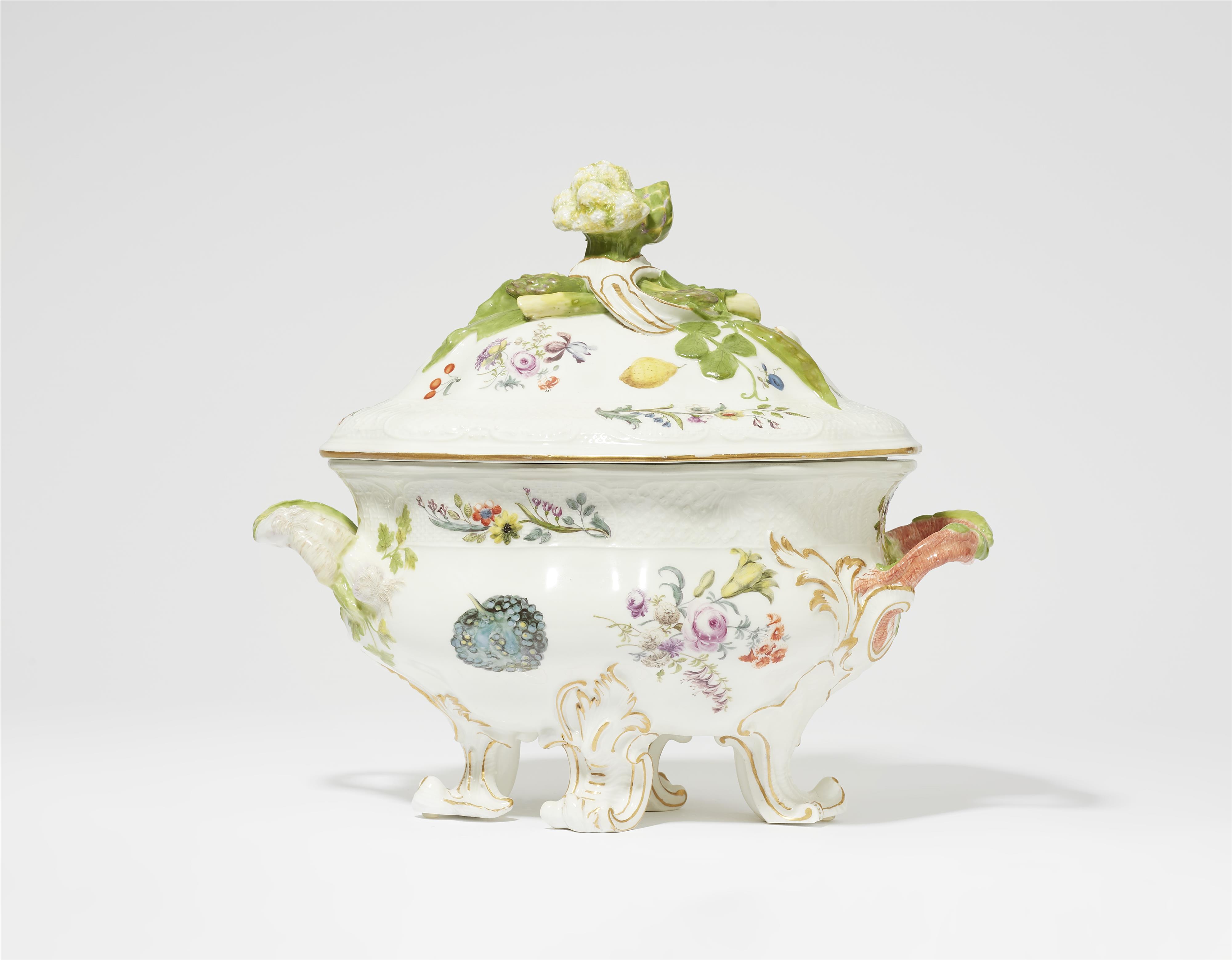 An oval Meissen porcelain tureen with vegetable motifs from the dinner service for Count Heinrich Brühl - image-1