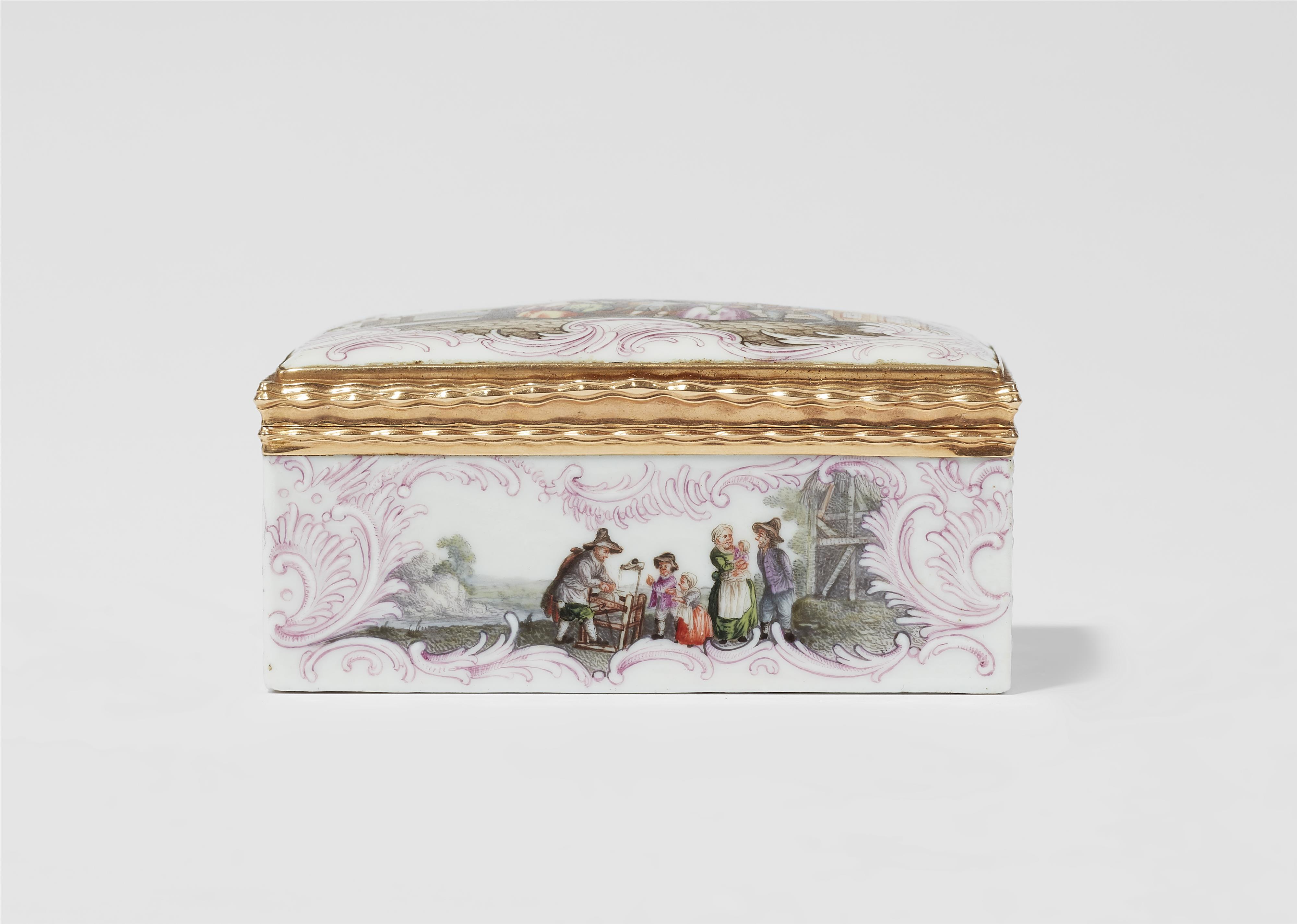 A Meissen porcelain snuff box - image-3