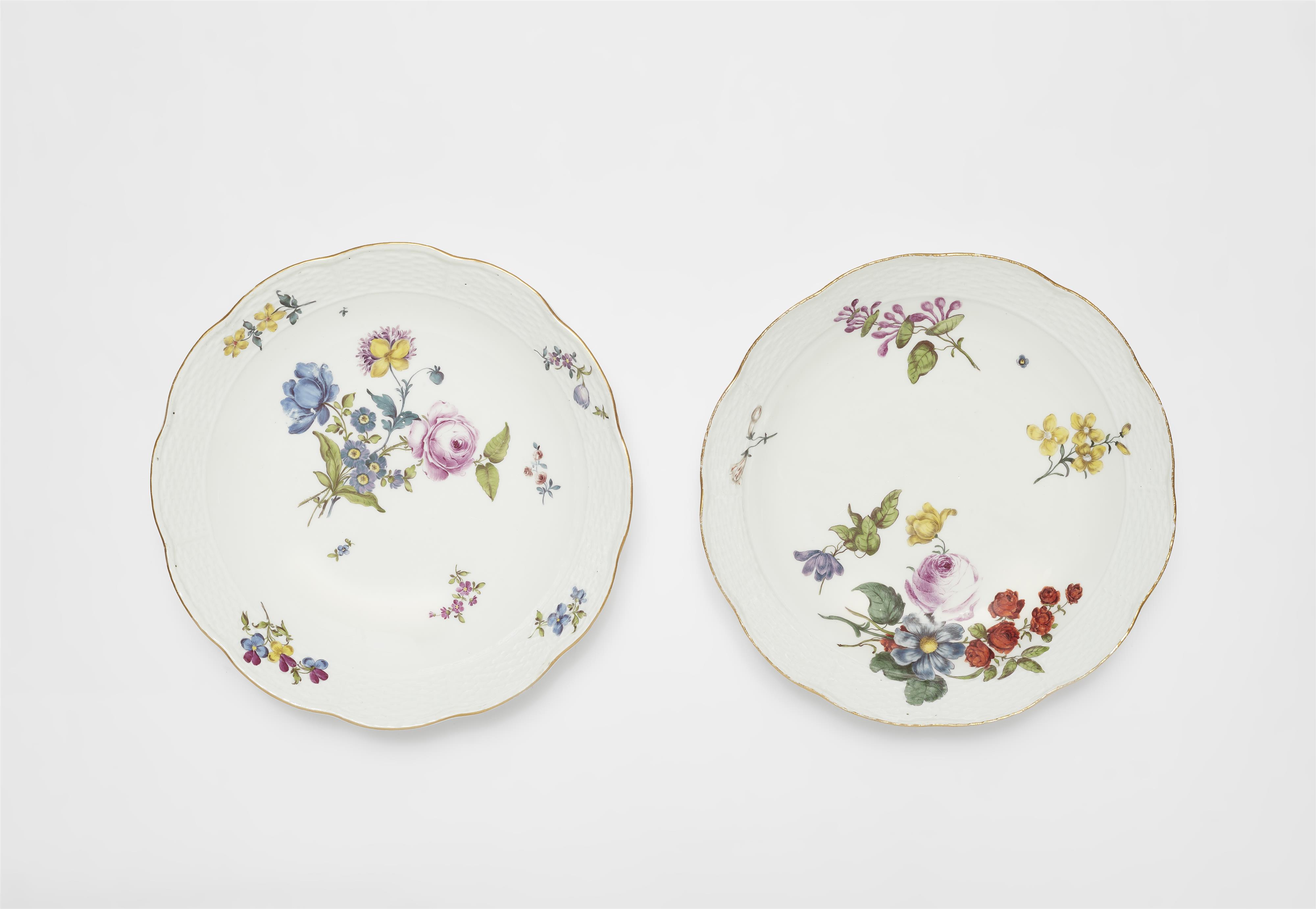 A pair of Meissen porcelain dishes with "German flower" decor - image-1