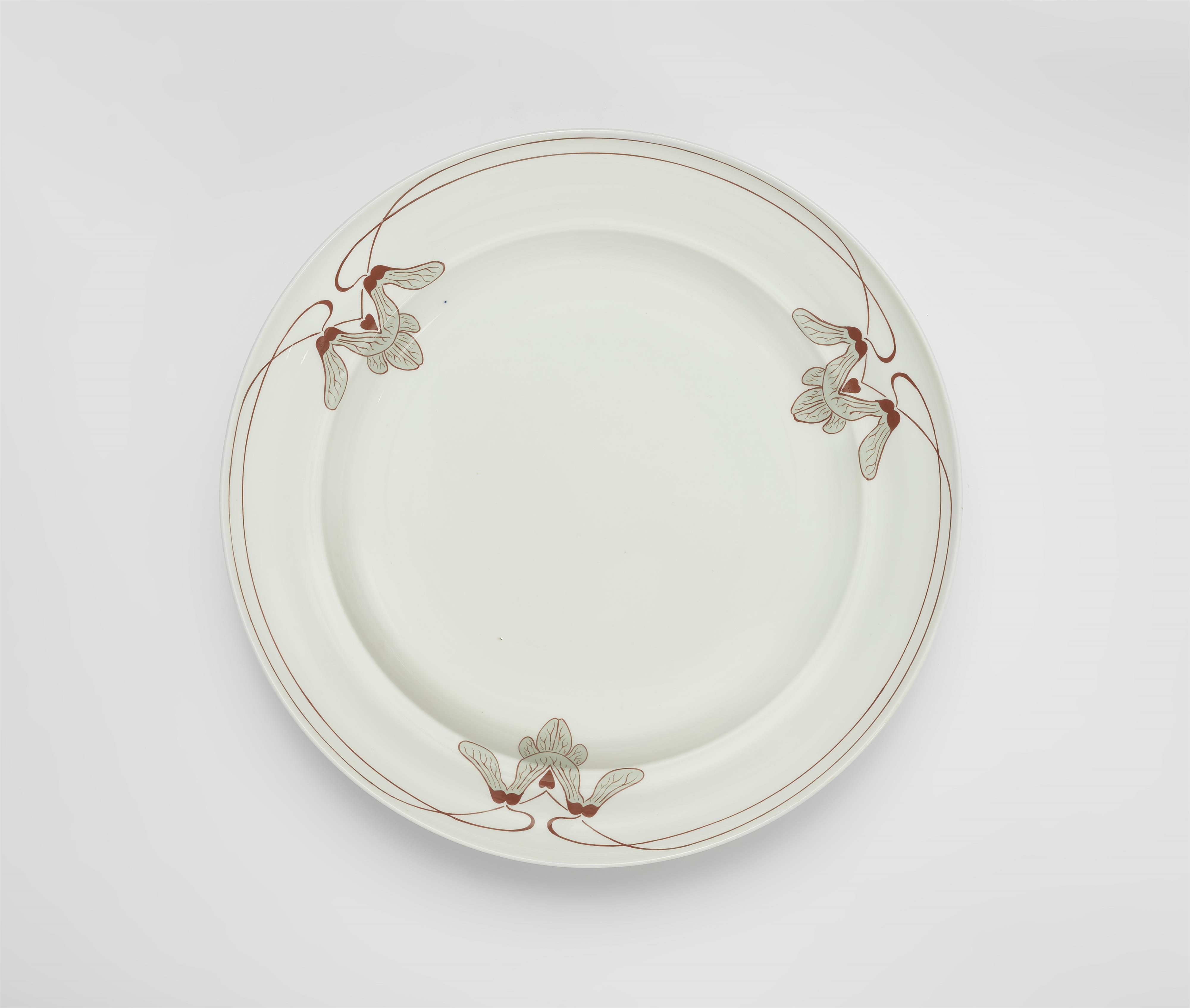 A Meissen porcelain platter with maple design - image-1