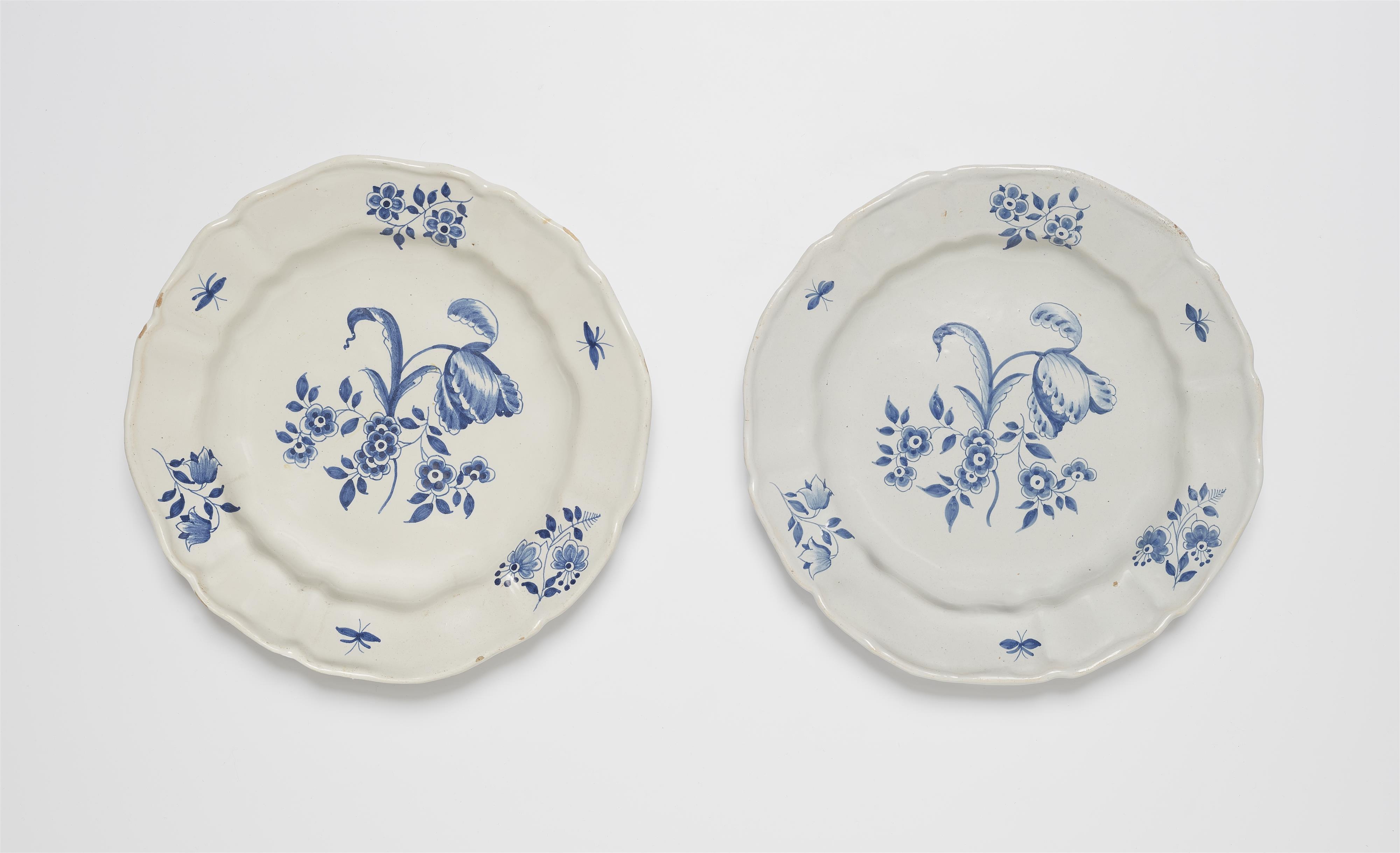 Two Magdeburg faience plates with tulip motifs - image-1