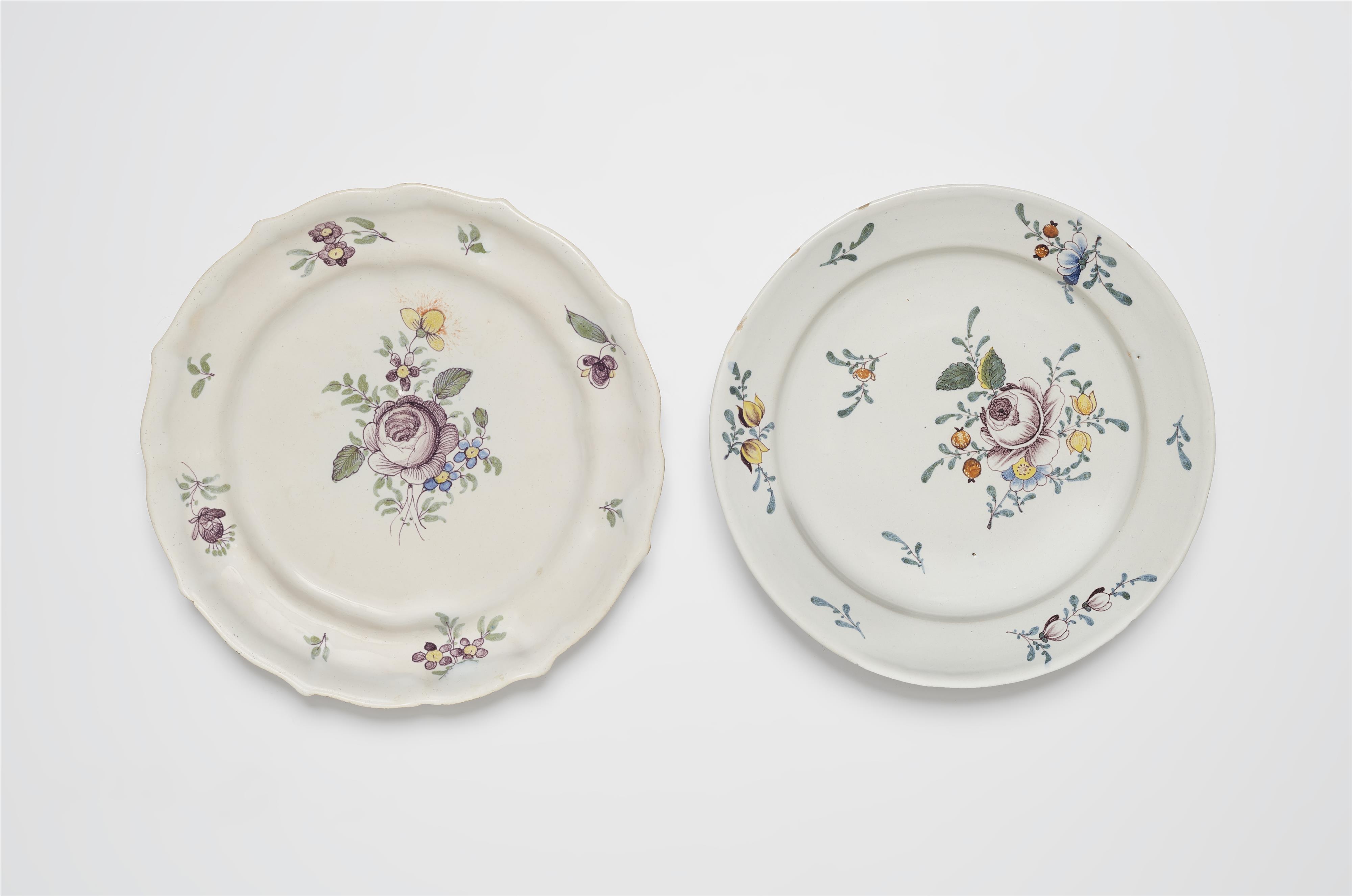 Two faience plates with identical decor - image-1