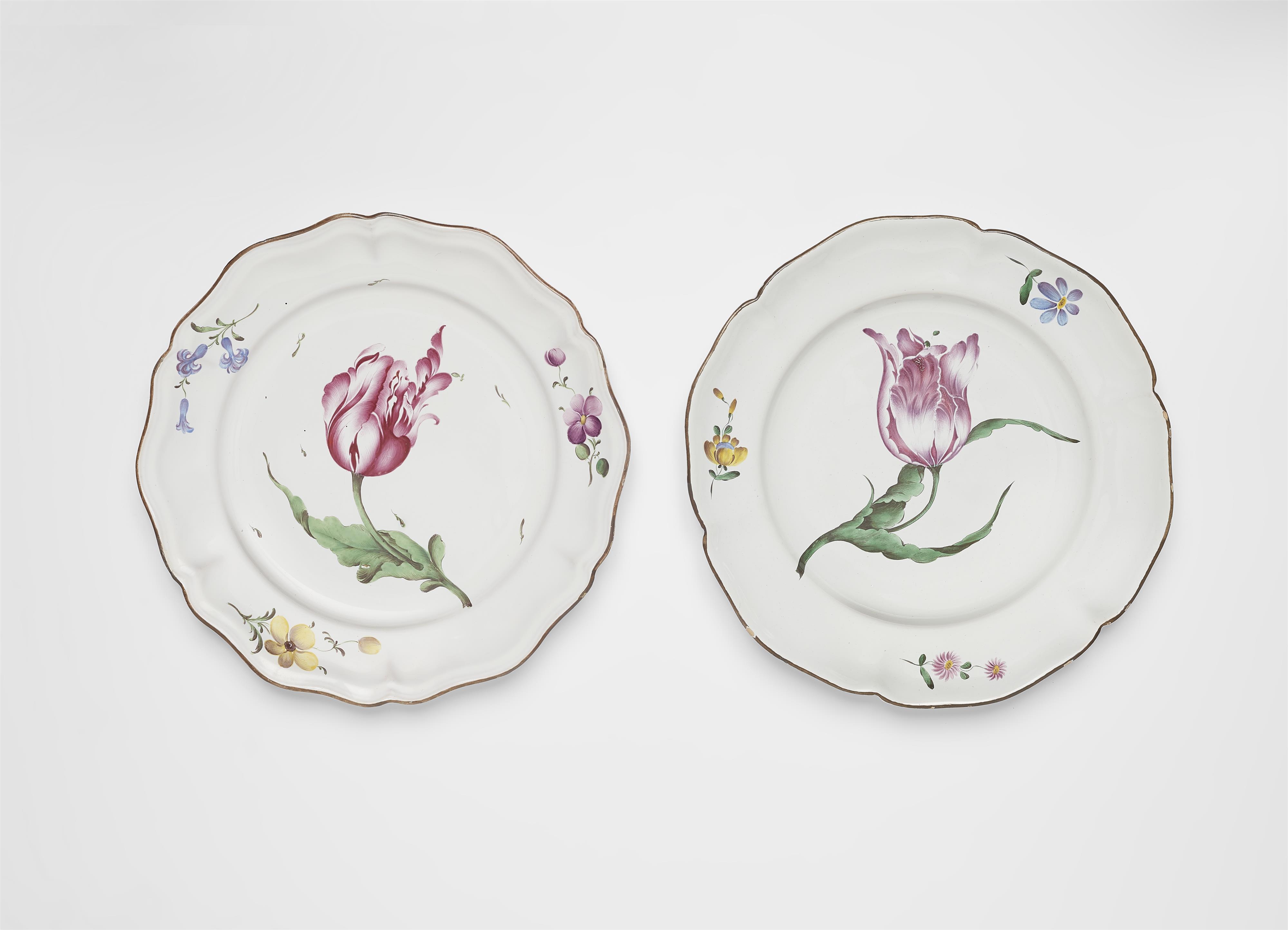 A round Strasbourg faience platter and two plates with 'fleurs esseulées' - image-2