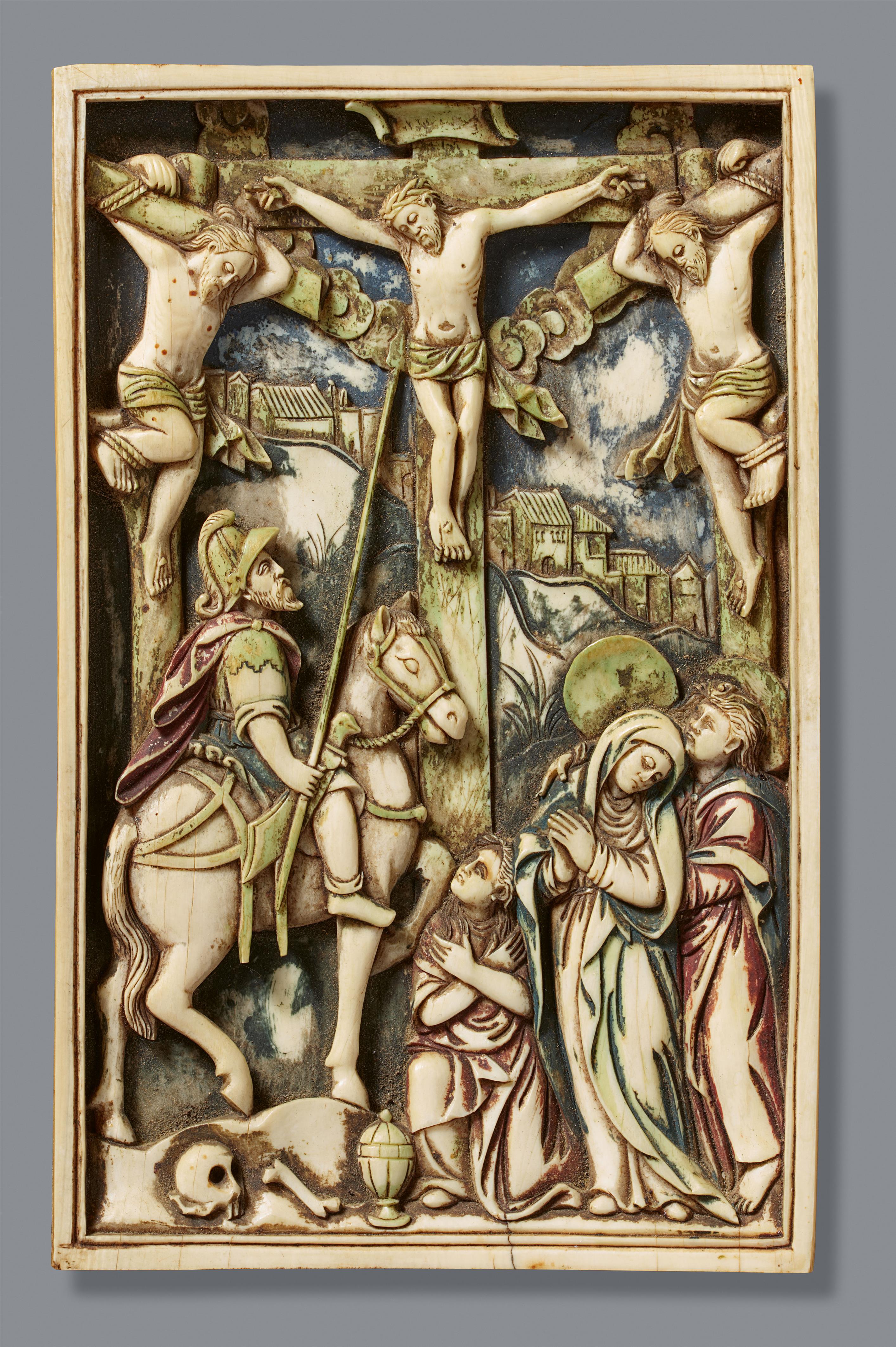 France 17th century - A 17th century French carved ivory Crucifixion relief - image-1