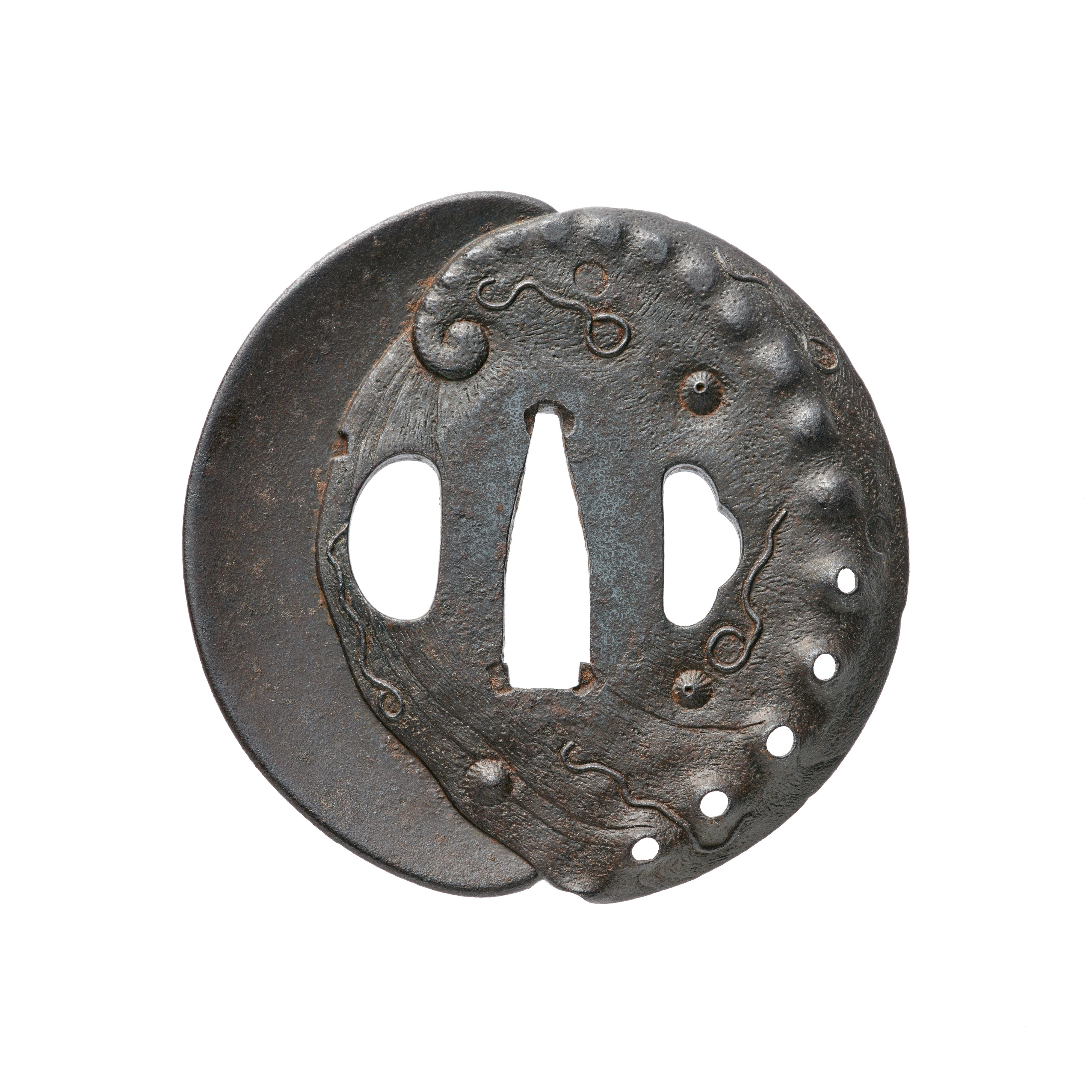 A Kinai iron tsuba. 18th/19th century - image-1