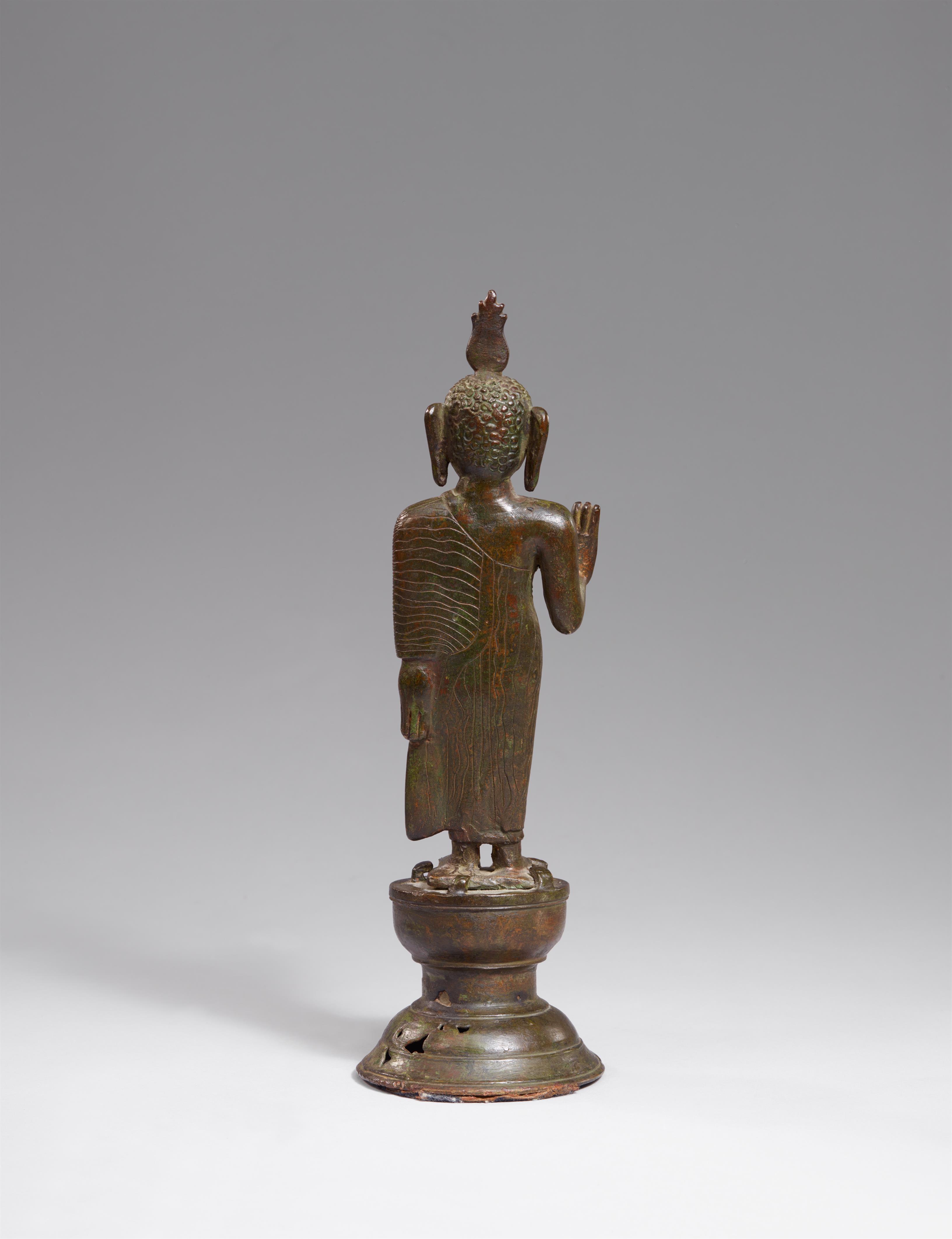 Stehender Buddha. Bronze. Sri Lanka. Späte Kandya-Zeit (1480-1815) - image-2