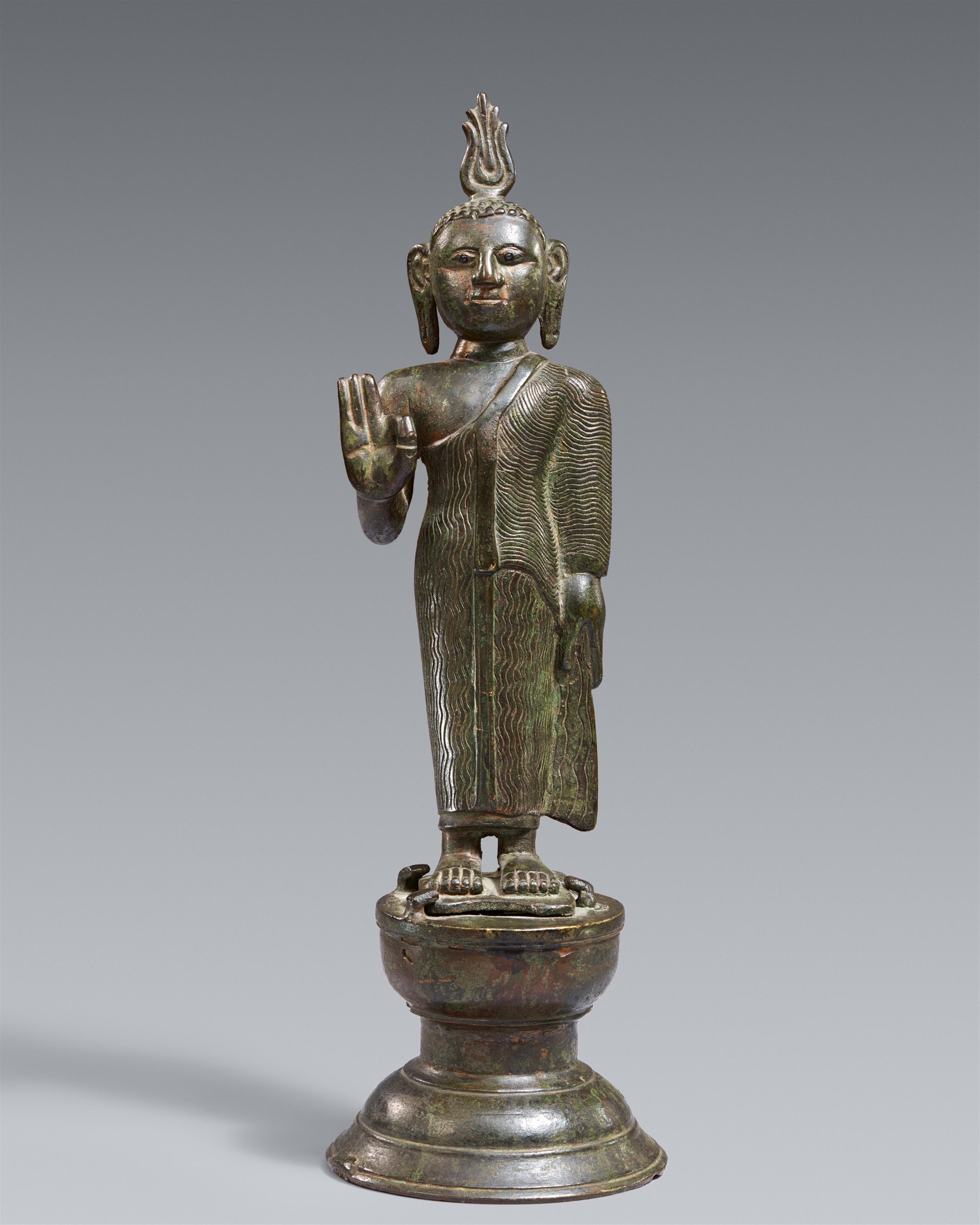 Stehender Buddha. Bronze. Sri Lanka. Späte Kandya-Zeit (1480-1815) - image-1