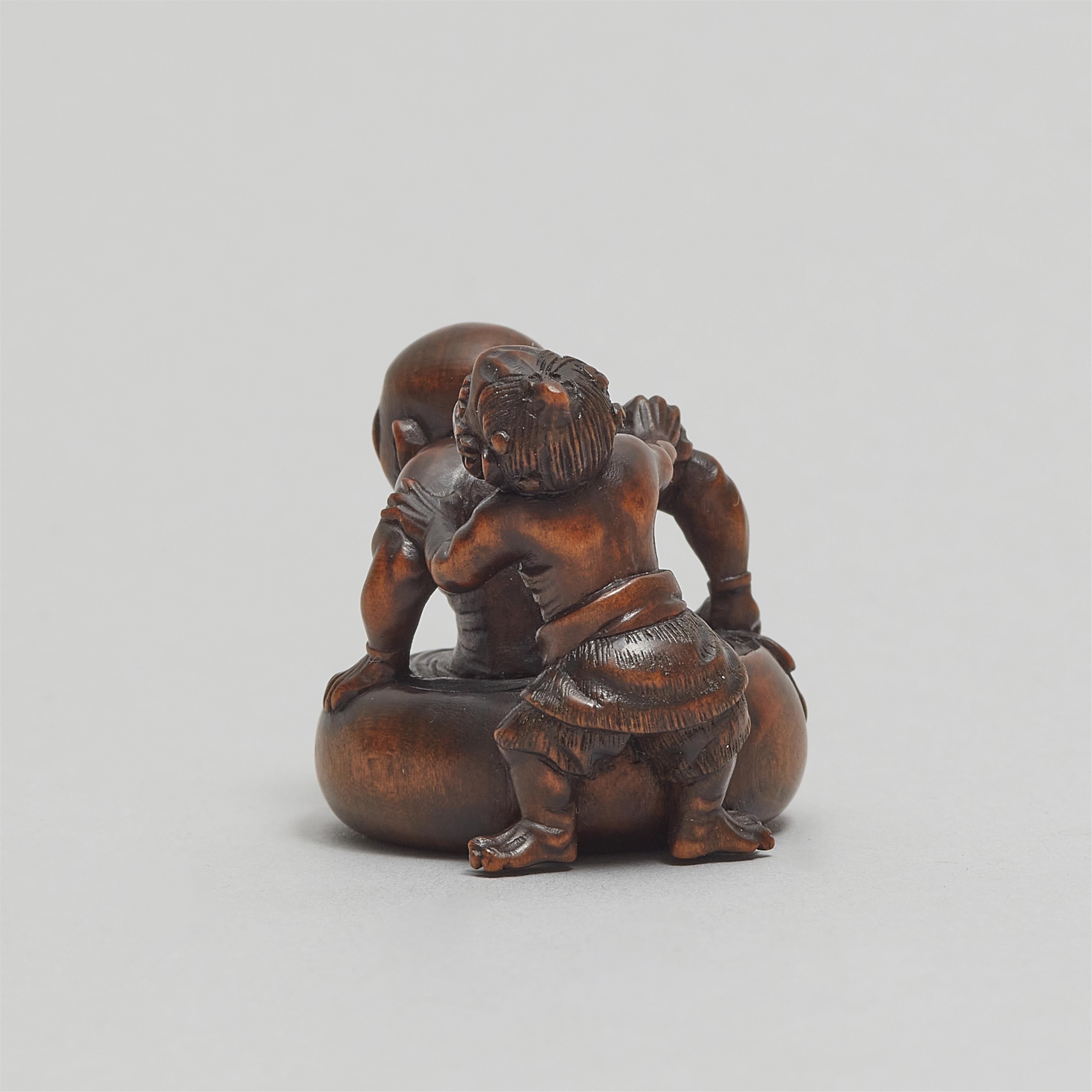 A boxwood netsuke of Daruma or rakan being washed by an oni. Second half 19th entury - image-4