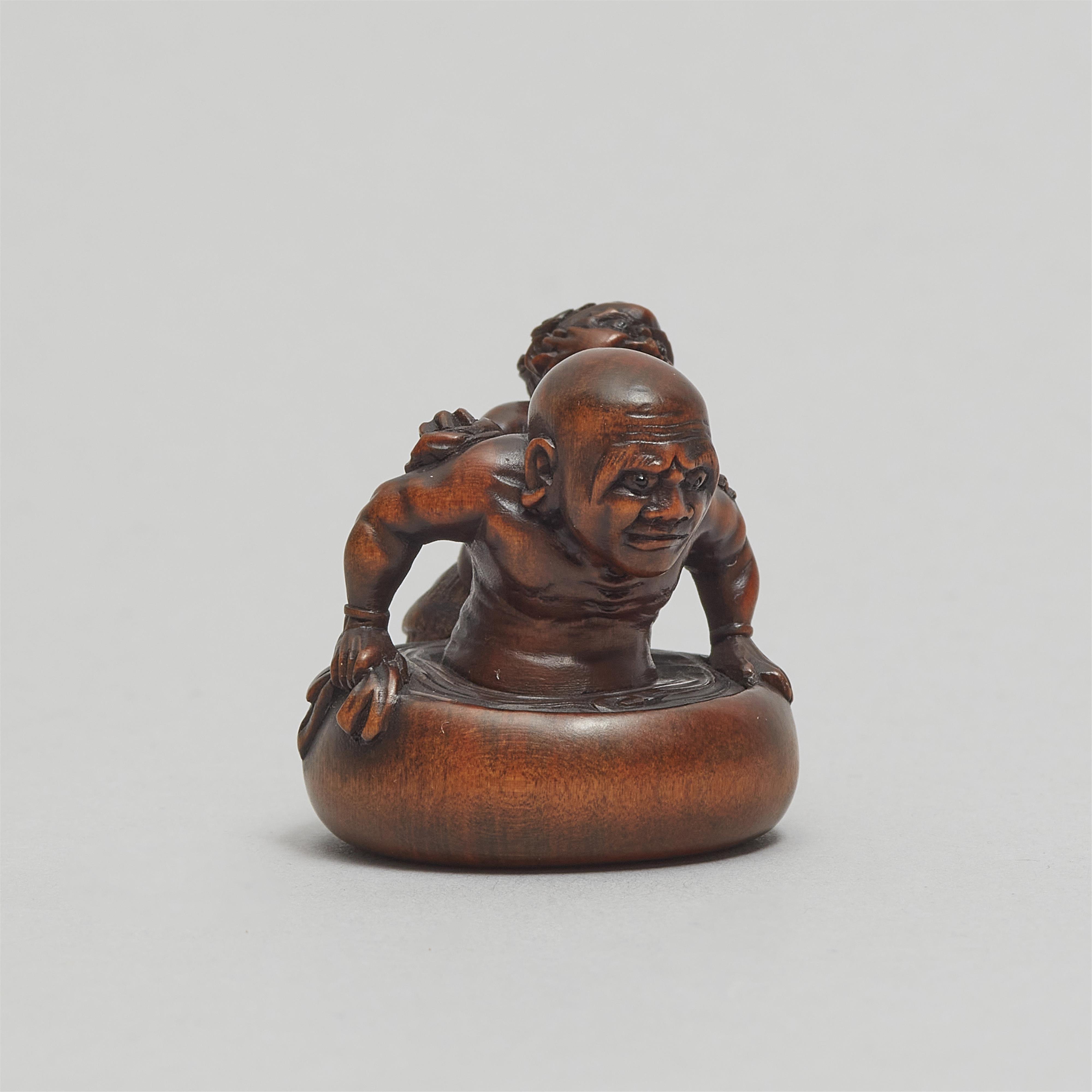 A boxwood netsuke of Daruma or rakan being washed by an oni. Second half 19th entury - image-6