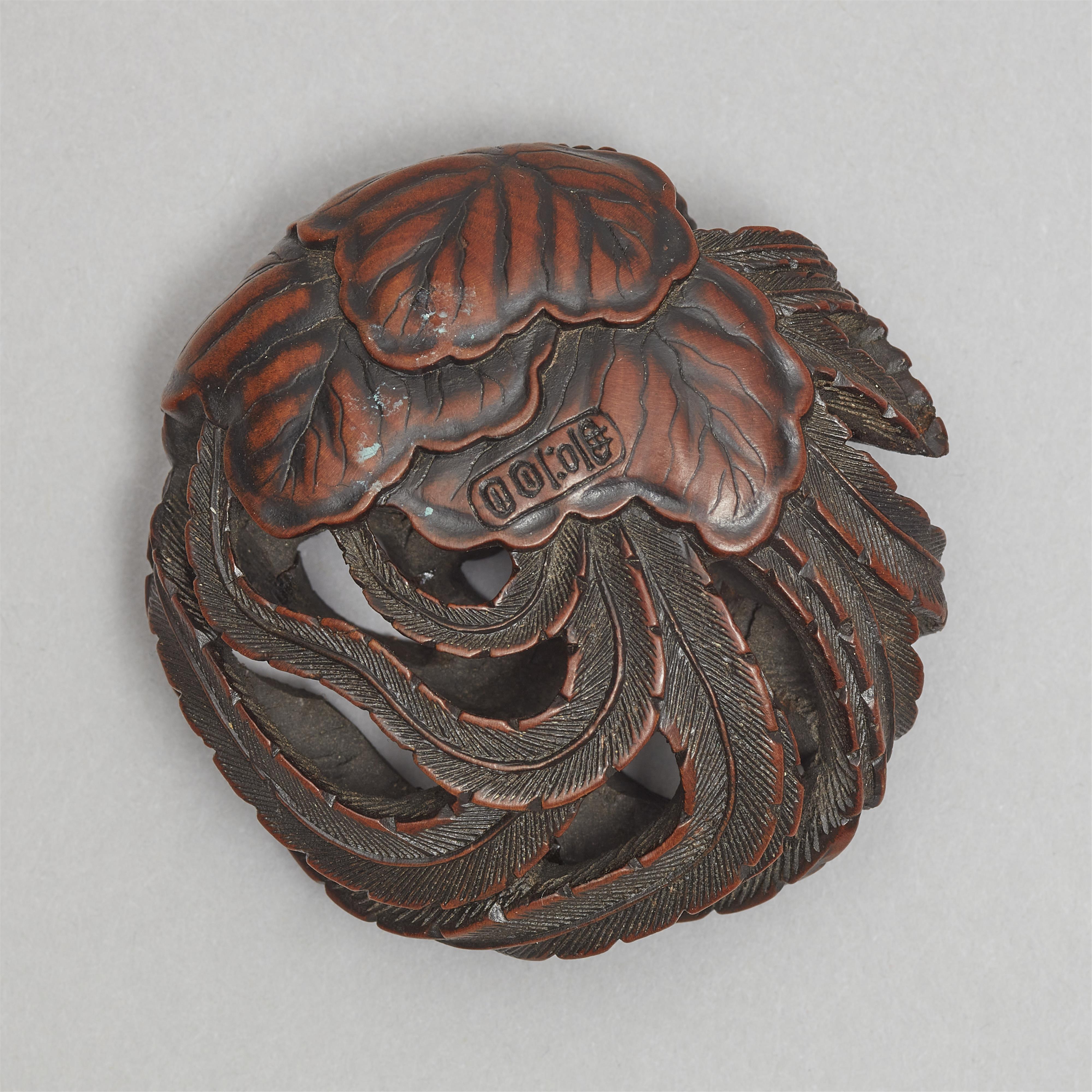 A boxwood ryūsa-manjū netsuke of a phoenix. Tanba. Mid-19th century - image-4