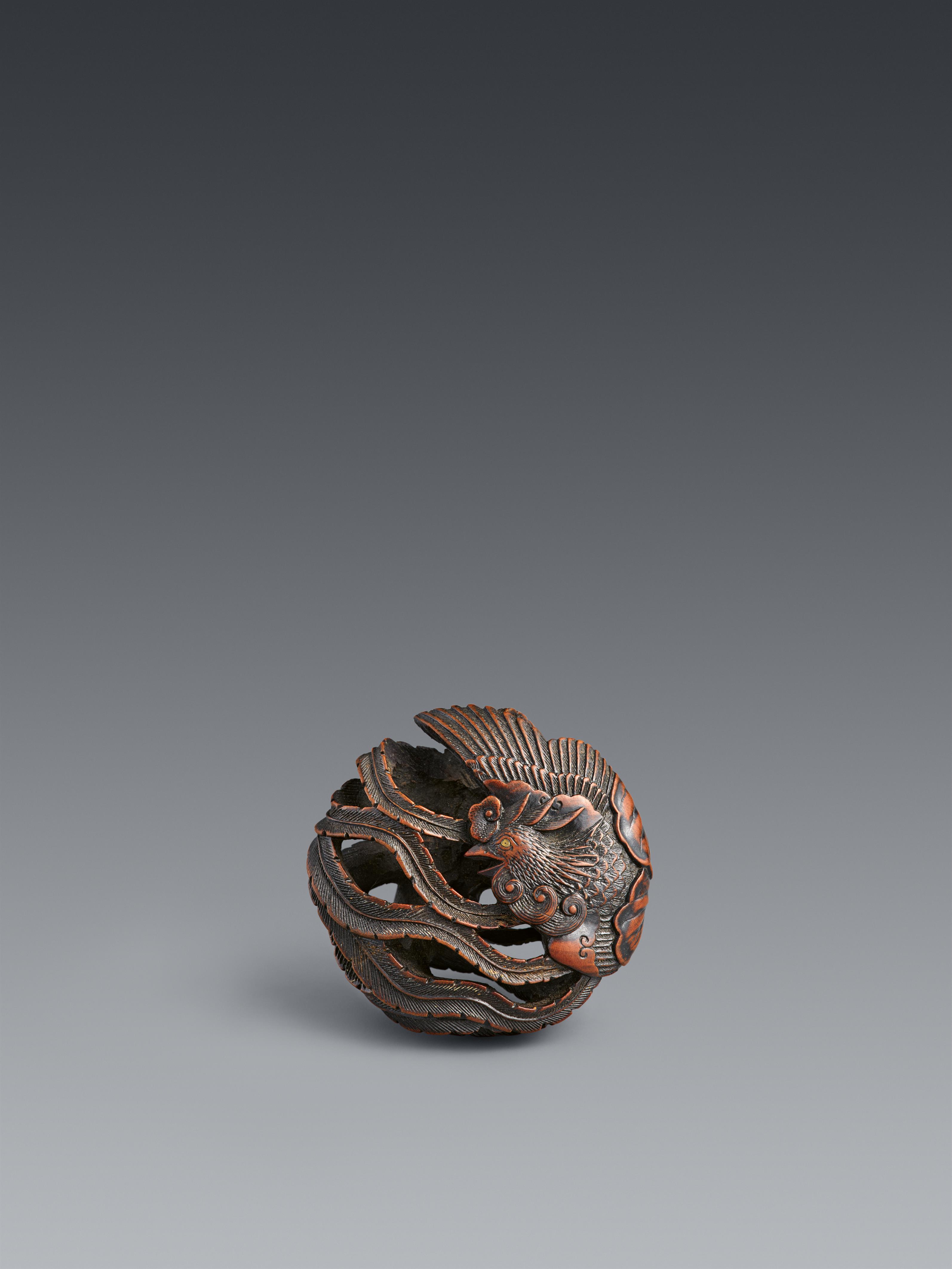 A boxwood ryūsa-manjū netsuke of a phoenix. Tanba. Mid-19th century - image-1