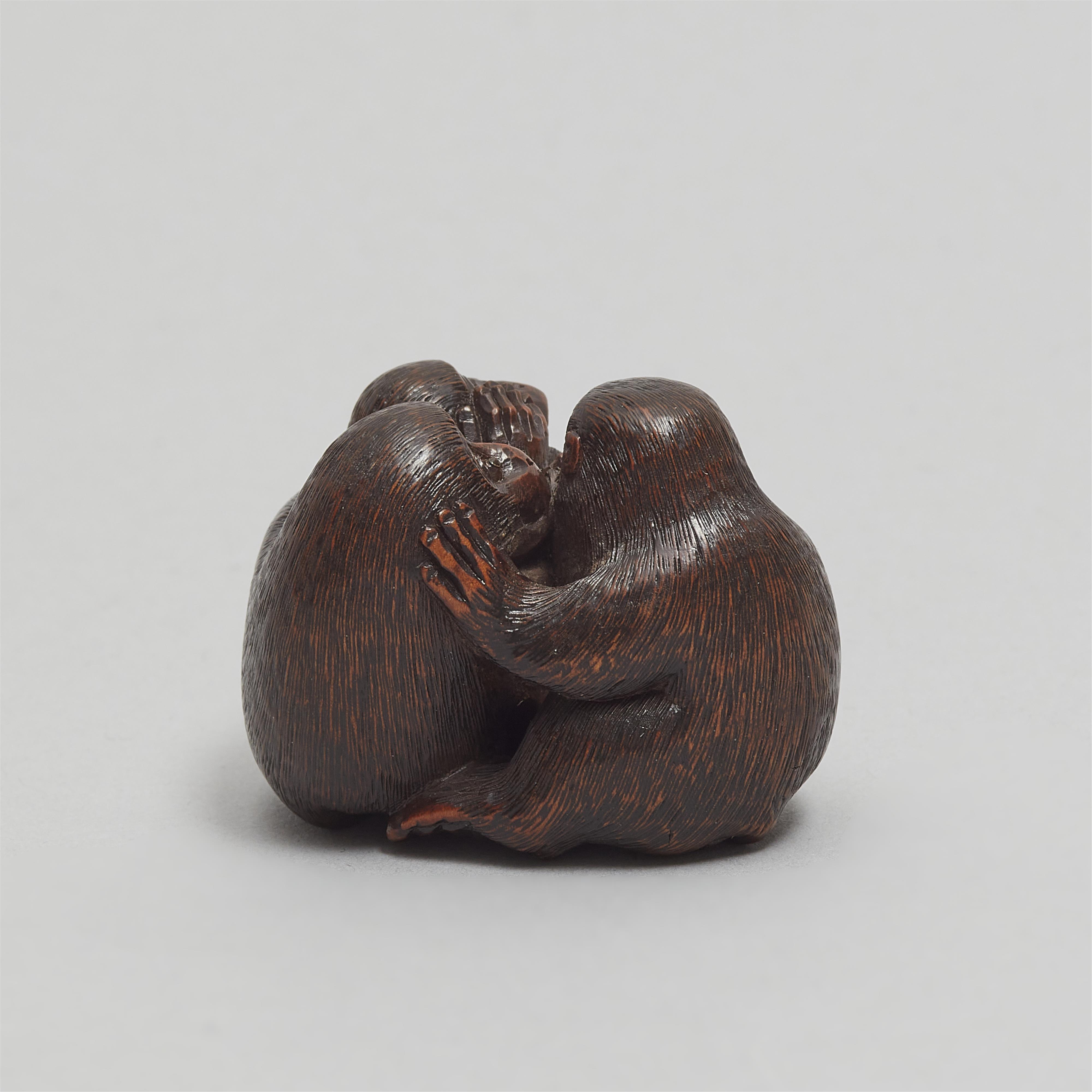 A wood netsuke of the Three Monkeys (sanbikisaru). 19th century - image-5