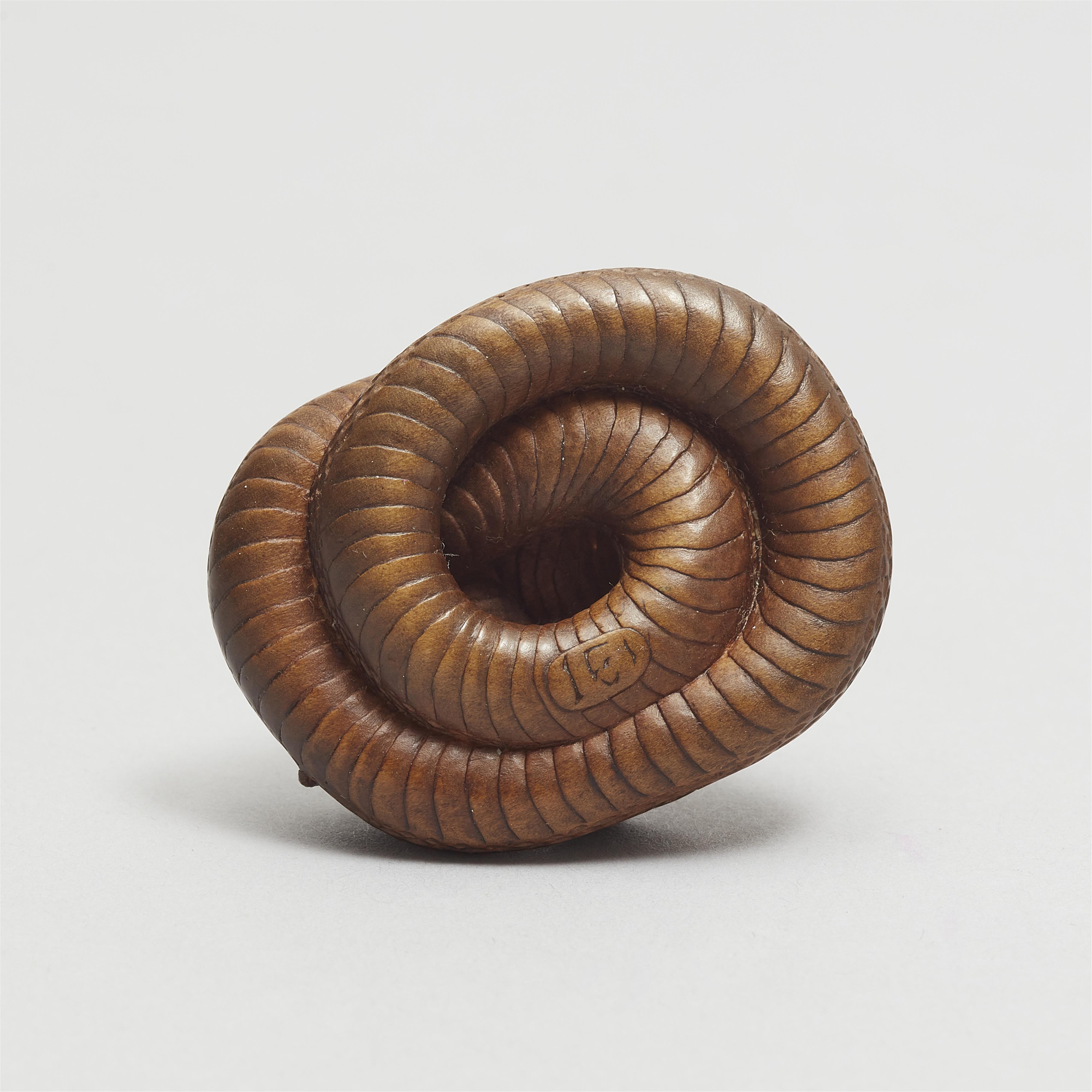 A lightly stained boxwood netsuke of a coiled snake. Probably Gifu. 19th century - image-8