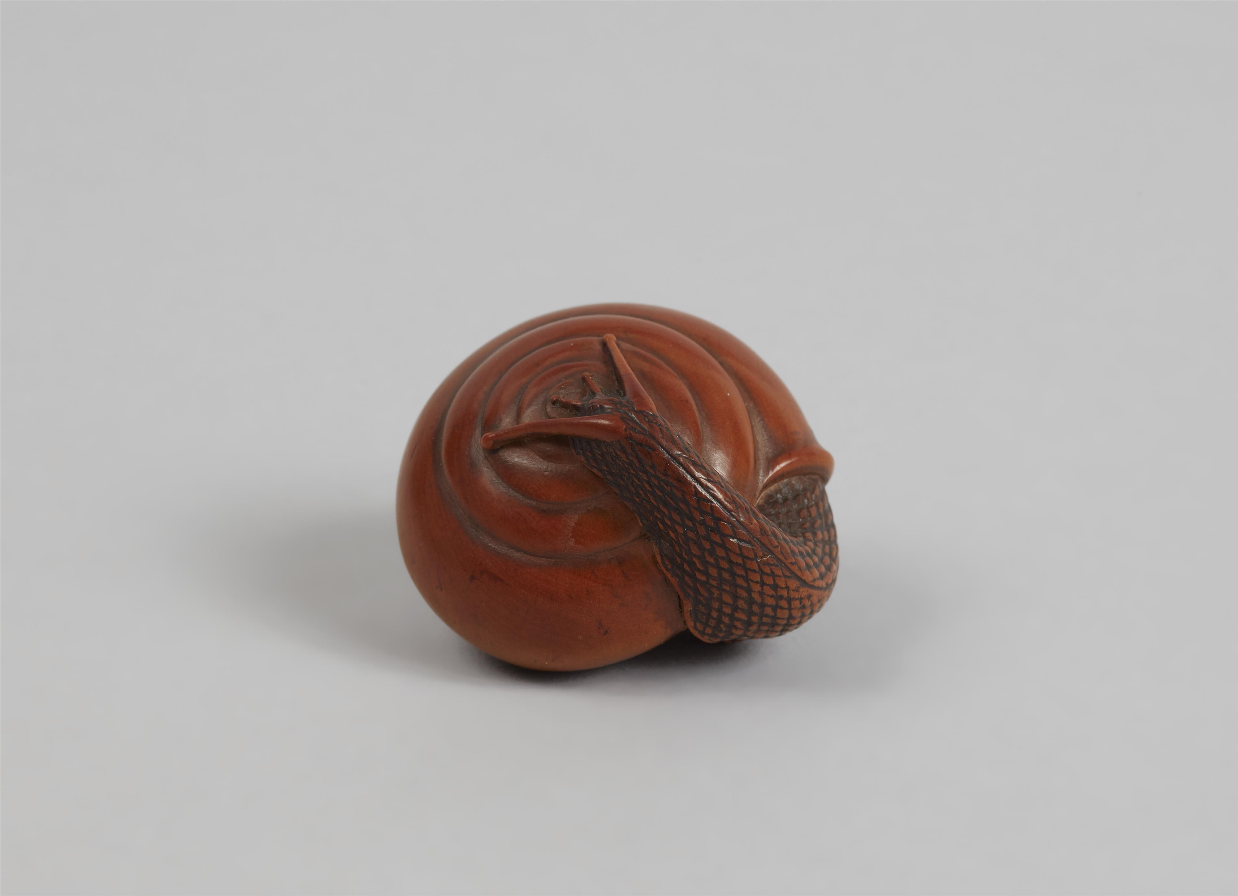 A box wood netsuke of a snail. Ise-Yamada school. 19th century - image-3