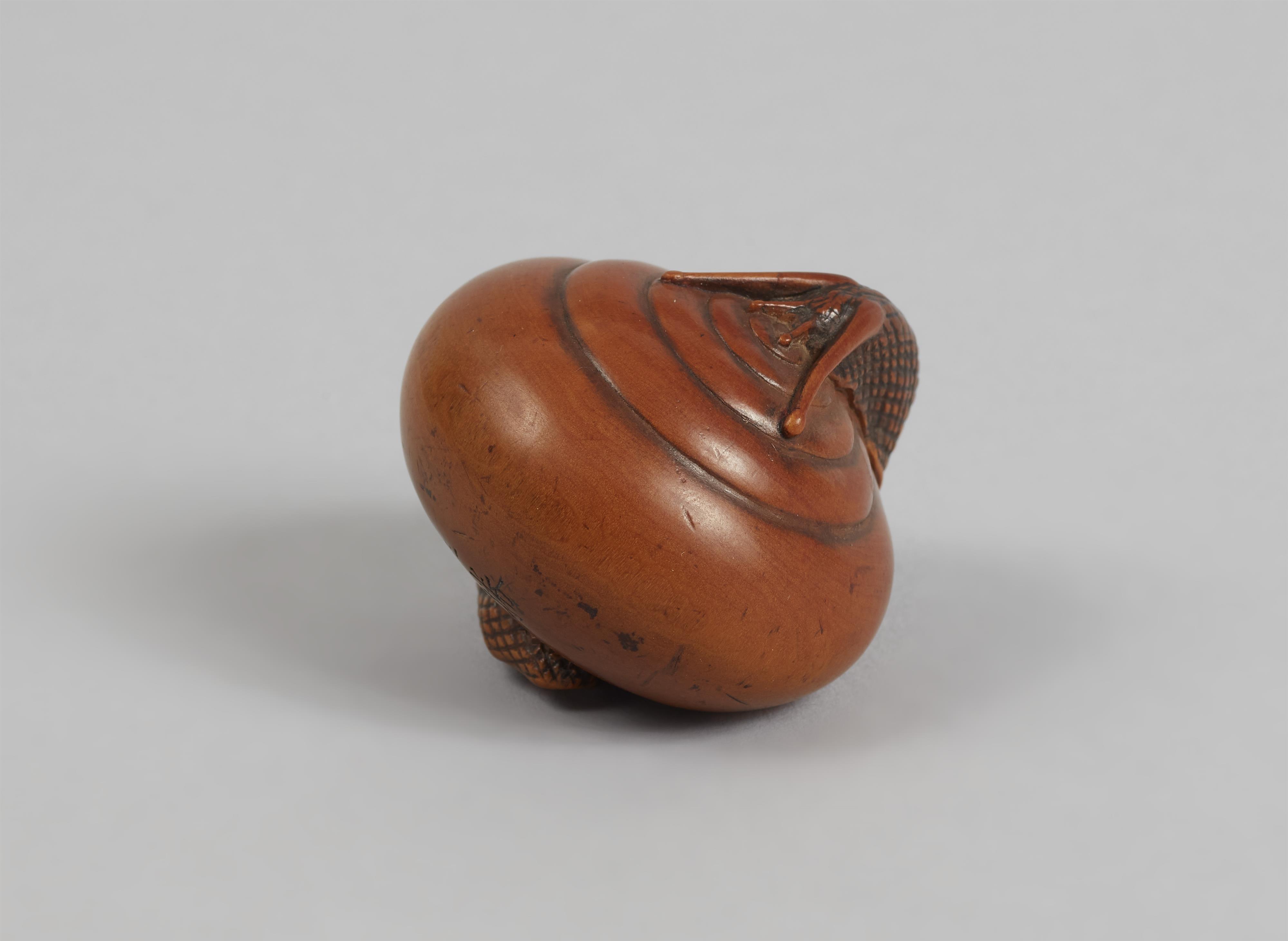 A box wood netsuke of a snail. Ise-Yamada school. 19th century - image-6