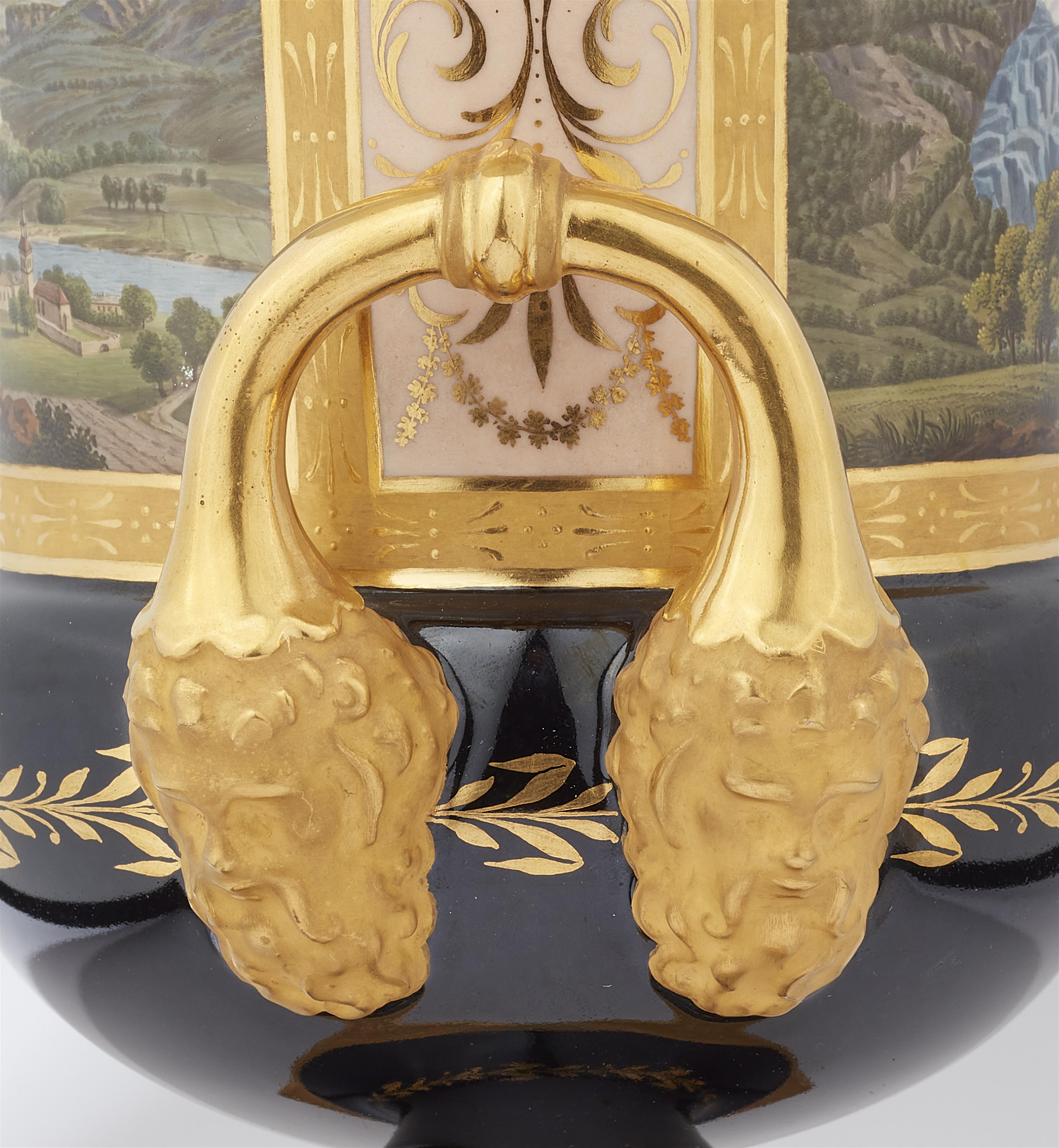 Seltene Vase mit zwei Ansichten der Alpen
Blick über das Dorf Servoz und den Montblanc - image-3