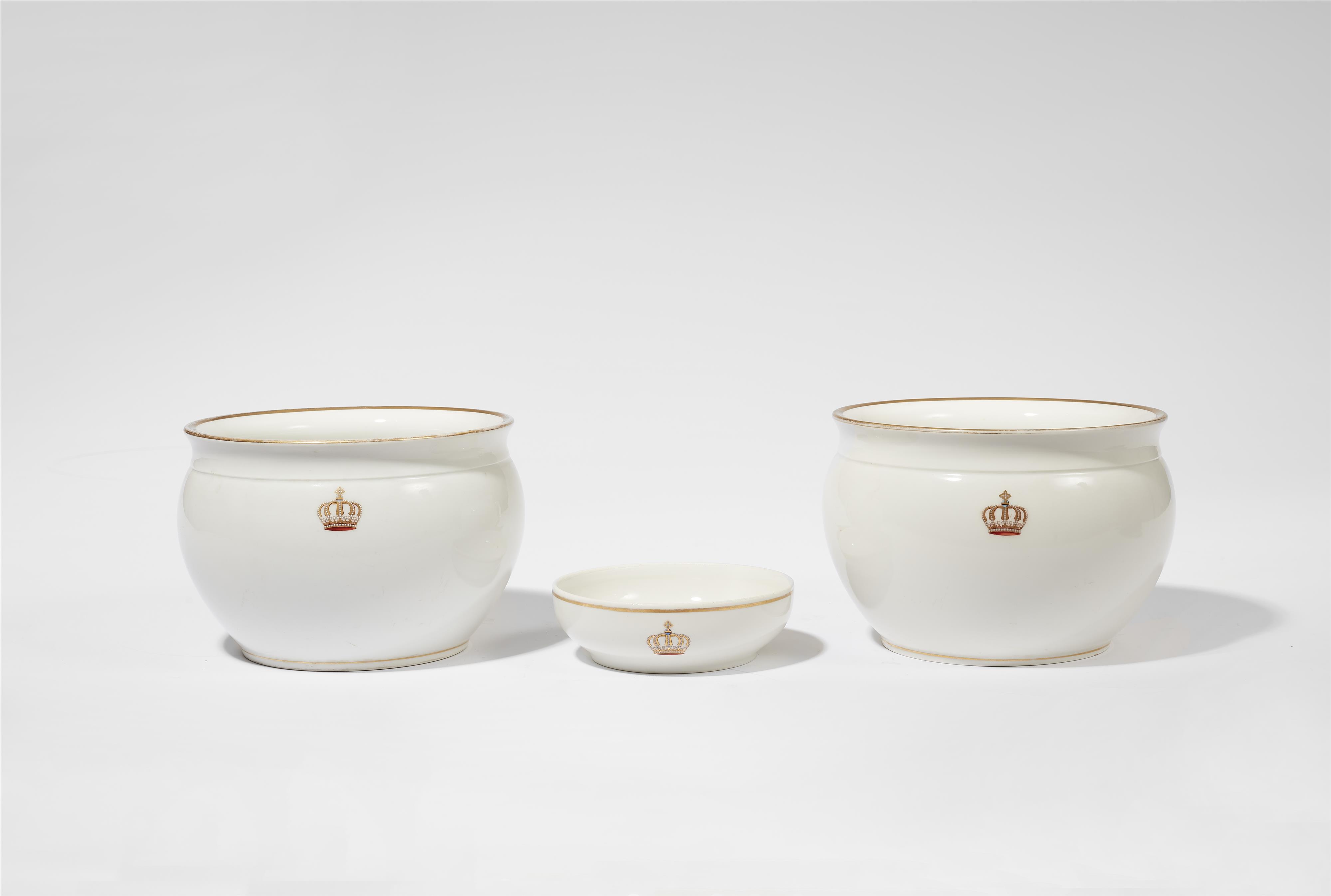 Two Berlin KPM porcelain chamber pots and a soap dish from the Hohenzollern yacht - image-1