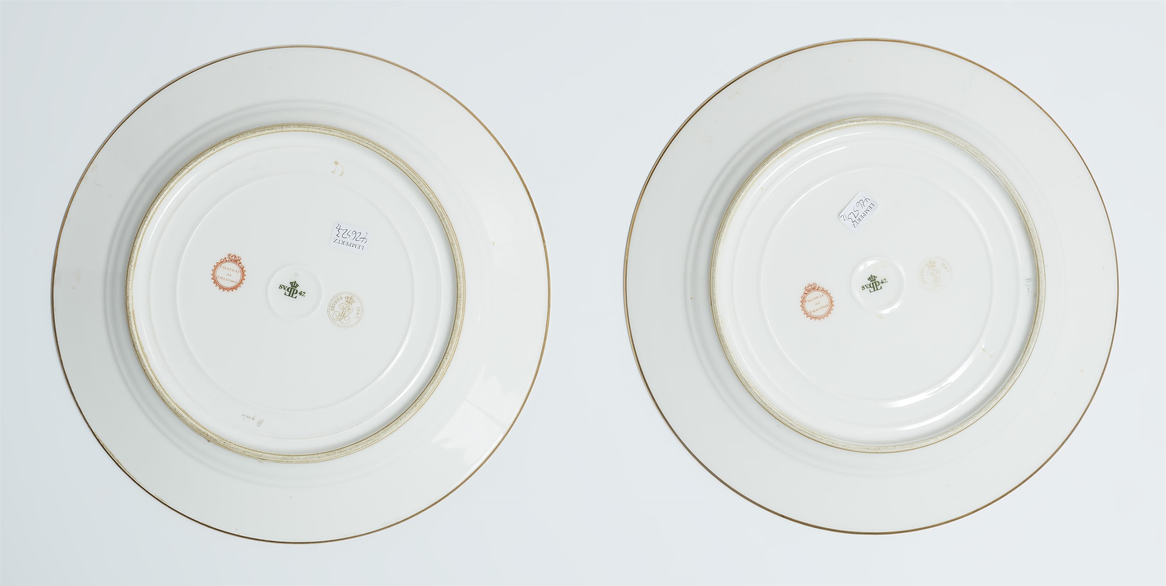 A pair of Sèvres porcelain plates from the dessert service for the Château de Trianon - image-2