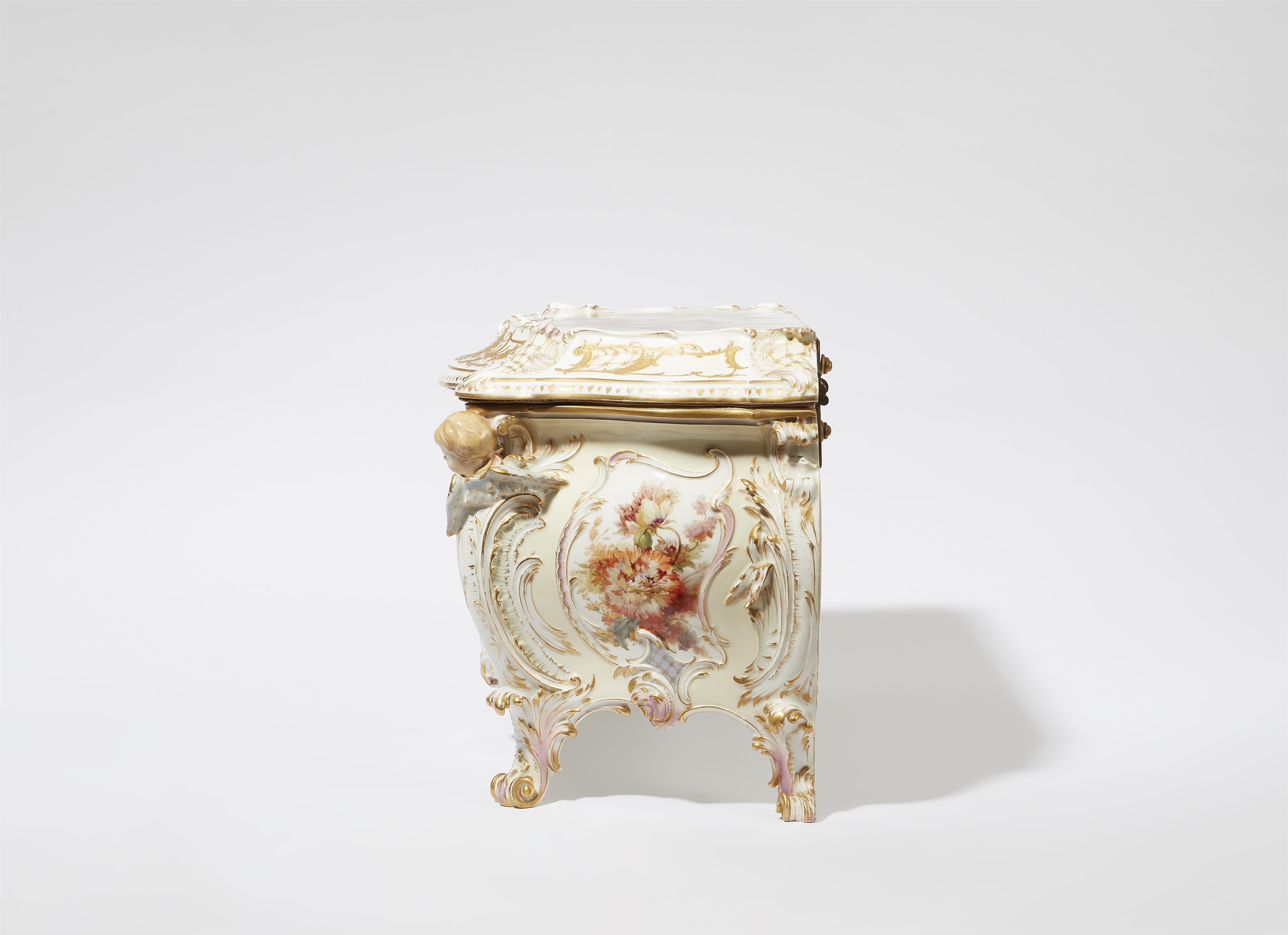 A large and important Berlin KPM porcelain box with 'weichmalerei' decor - image-4