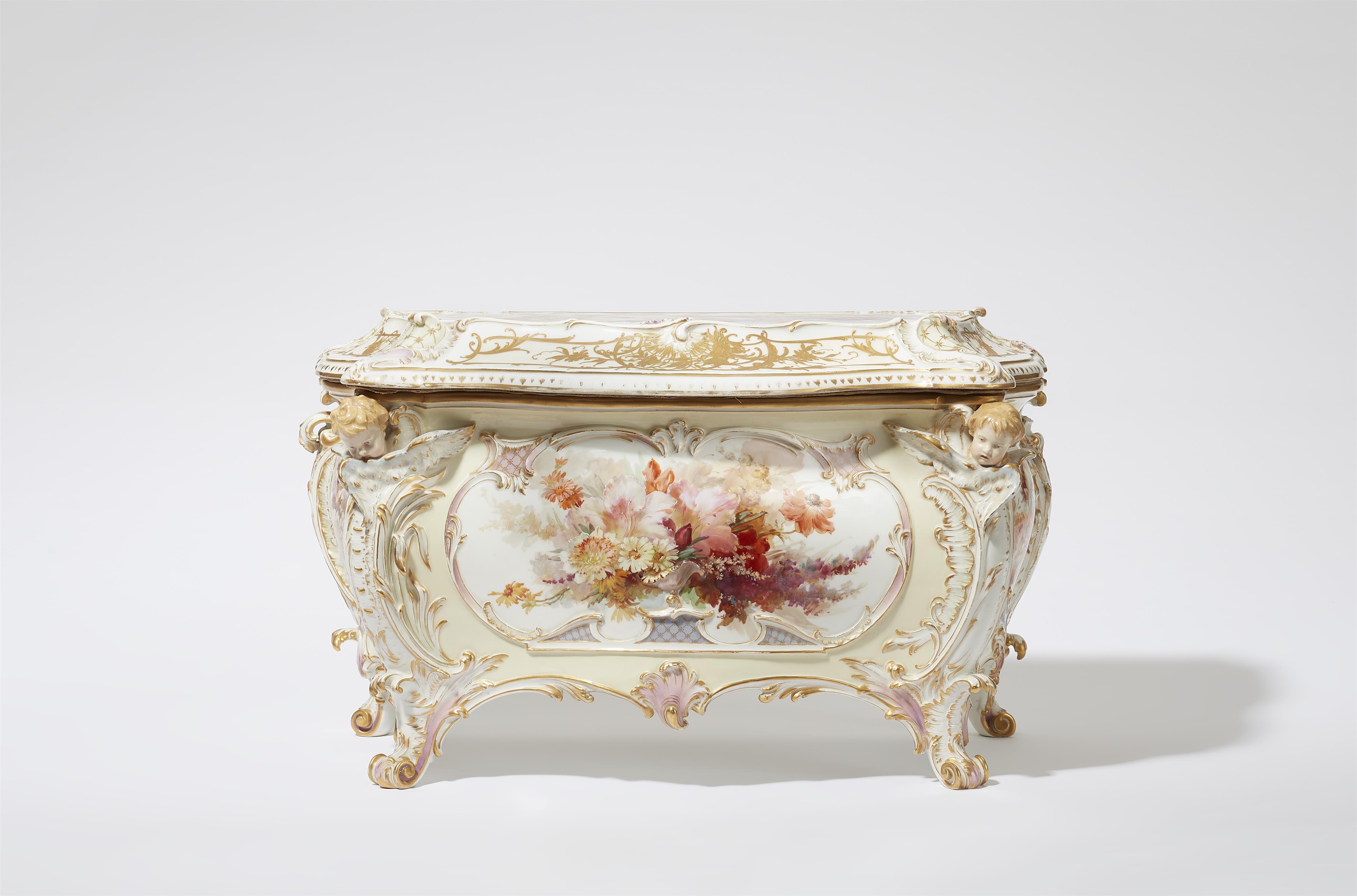 A large and important Berlin KPM porcelain box with 'weichmalerei' decor - image-1