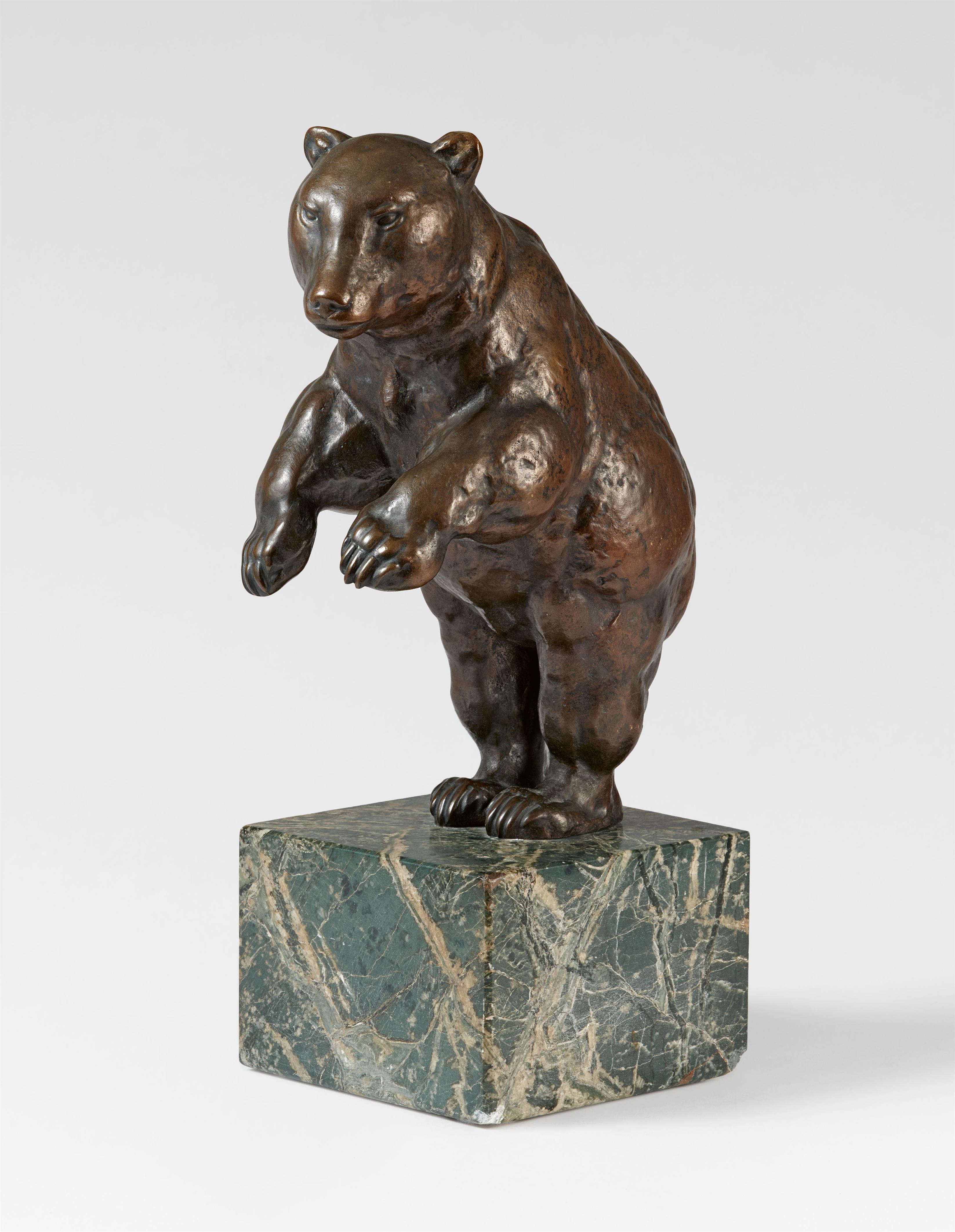 August Gaul - Standing bear - image-1
