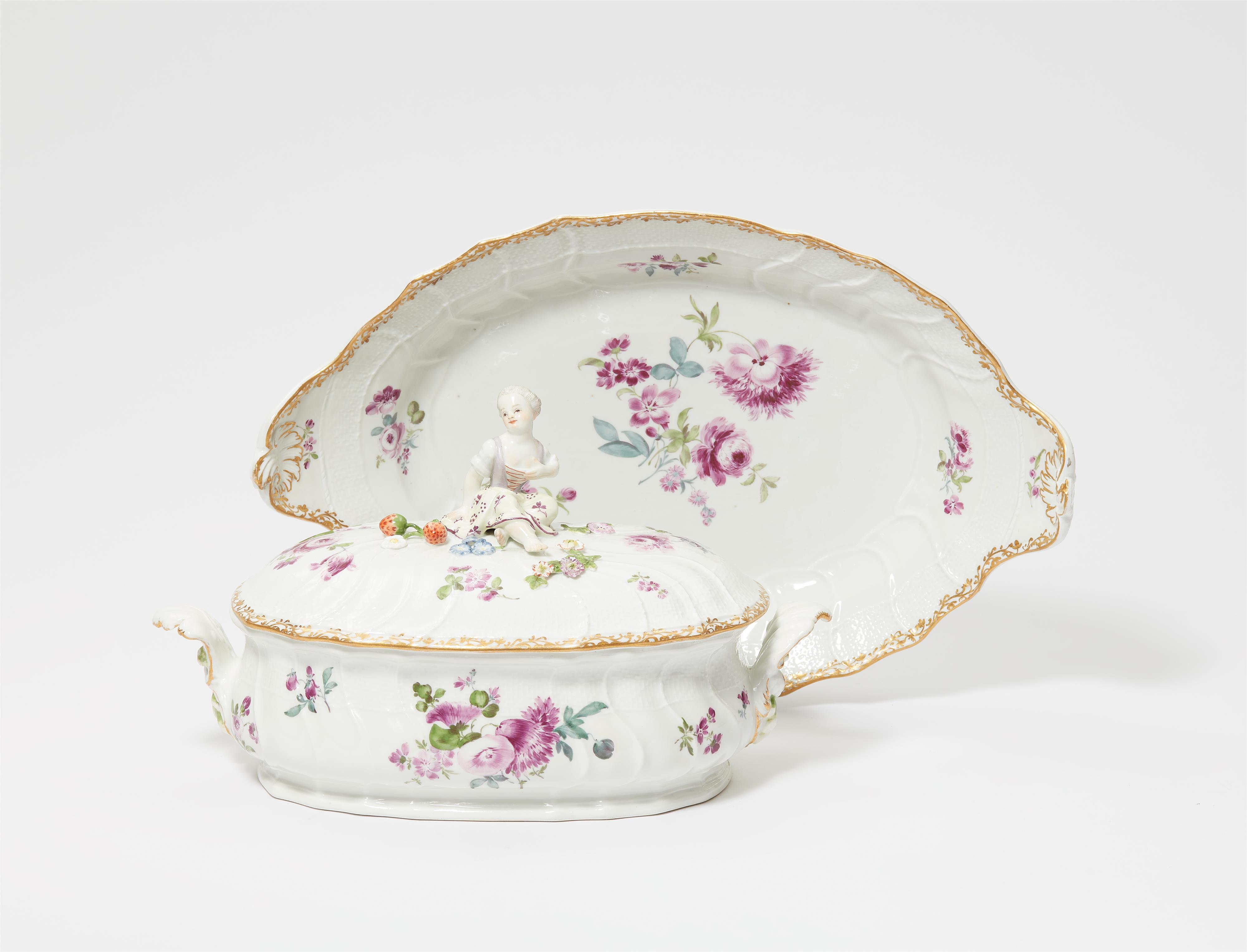 A Meissen porcelain tureen and stand from a dinner service for King Frederick II - image-1