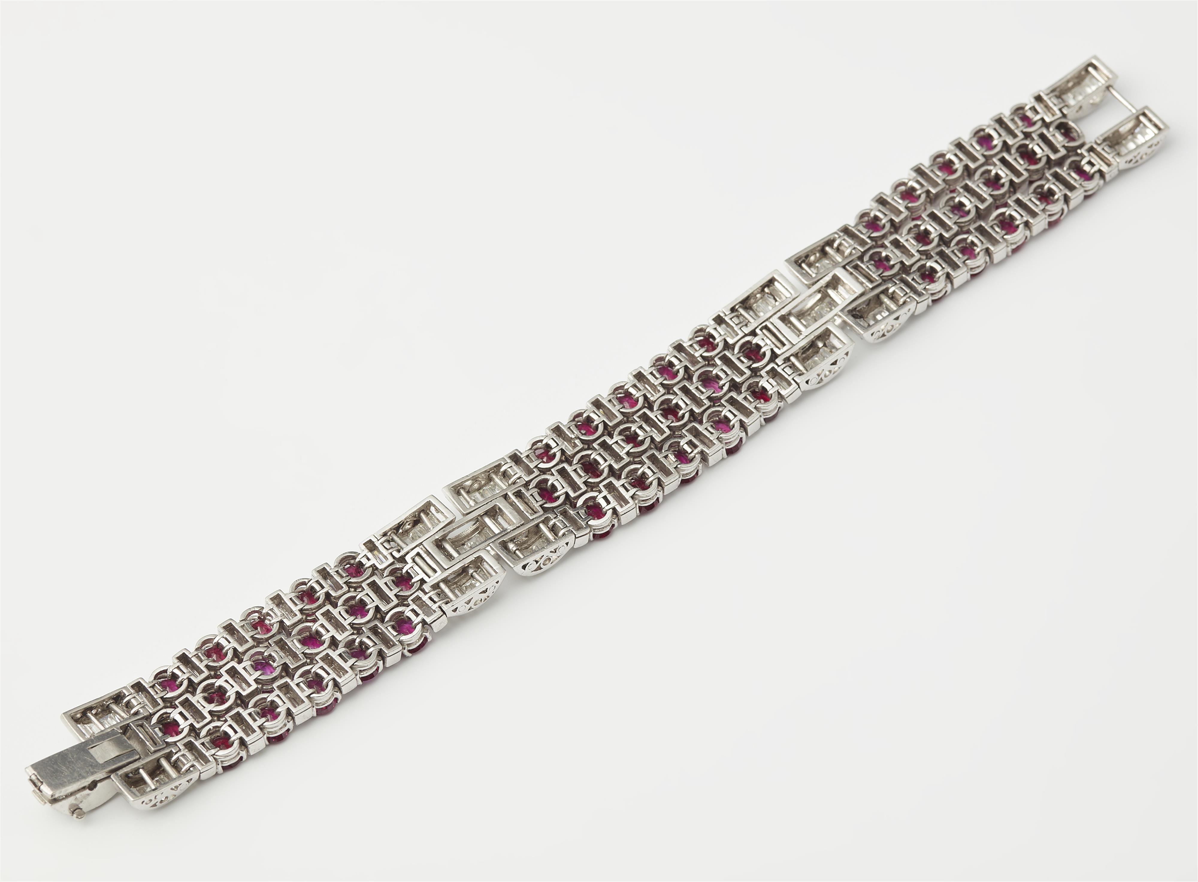 Art Déco-Armband mit Rubinen und Diamanten - image-3