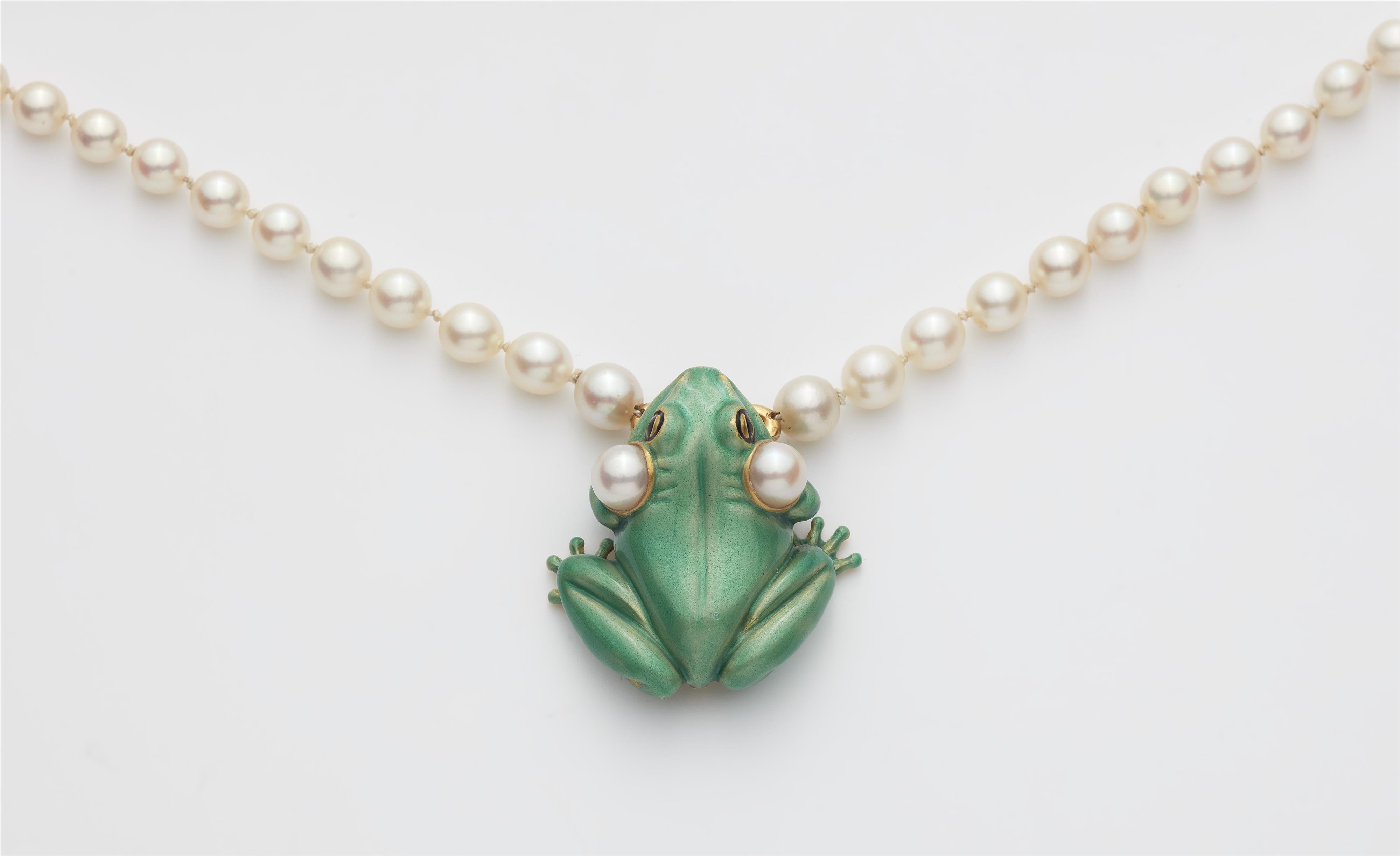 A German one of a kind 18k gold enamel and pearl frog with sound bubbles. - image-2