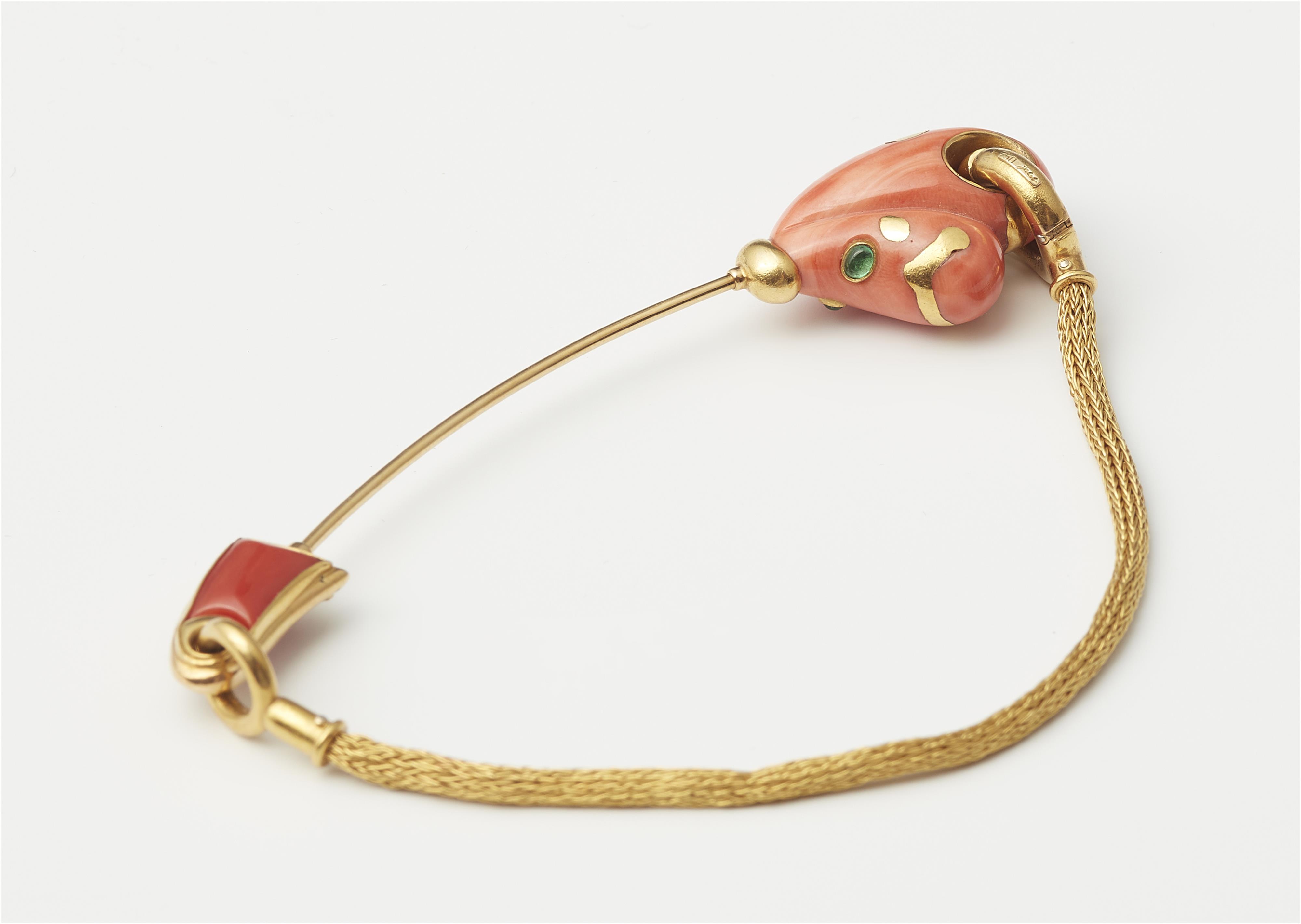 A German18k gold and carved red coral and emerald pin with meshwork connecting chain. - image-2